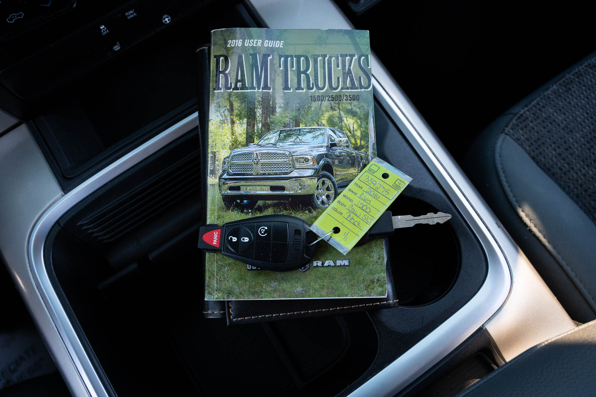 RAM 1500 SLT Crew Cab SWB 4WD 2016