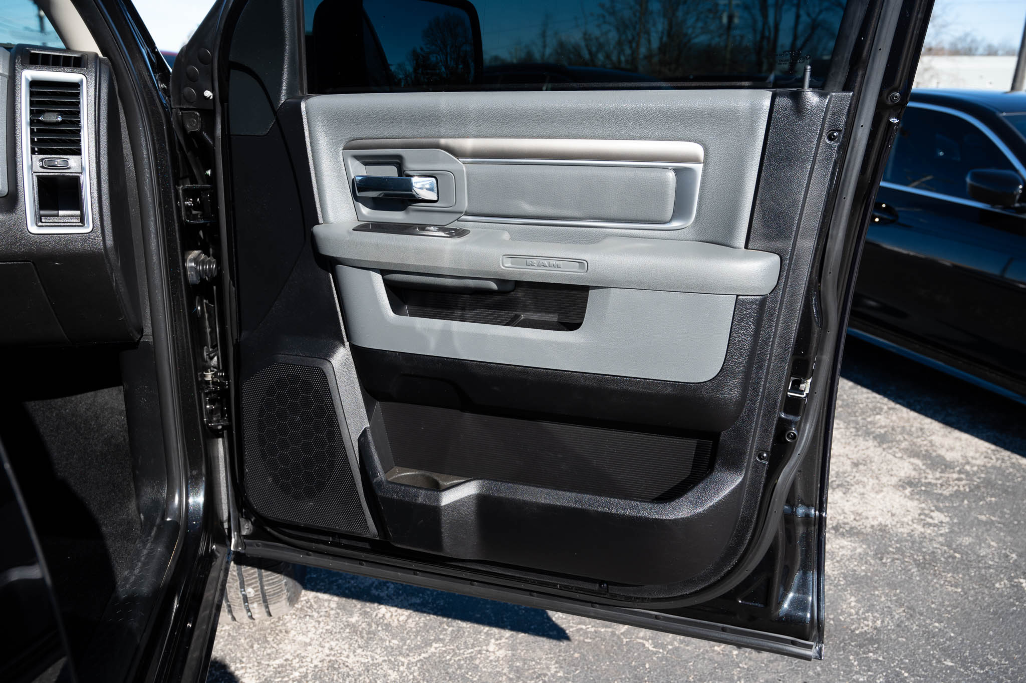 RAM 1500 SLT Crew Cab SWB 4WD 2016