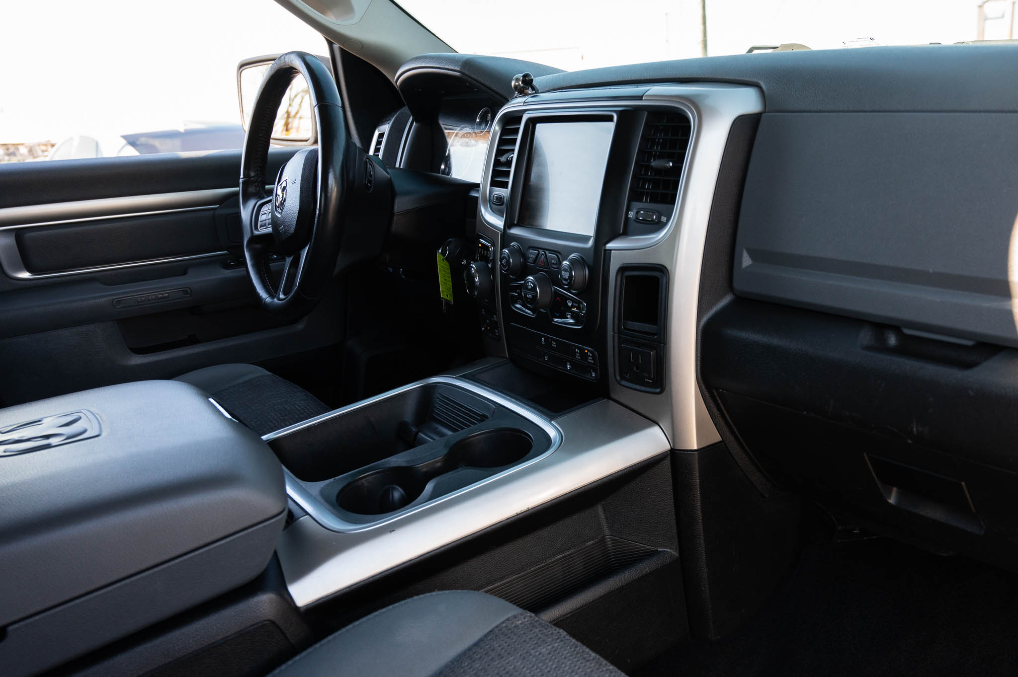 RAM 1500 SLT Crew Cab SWB 4WD 2016