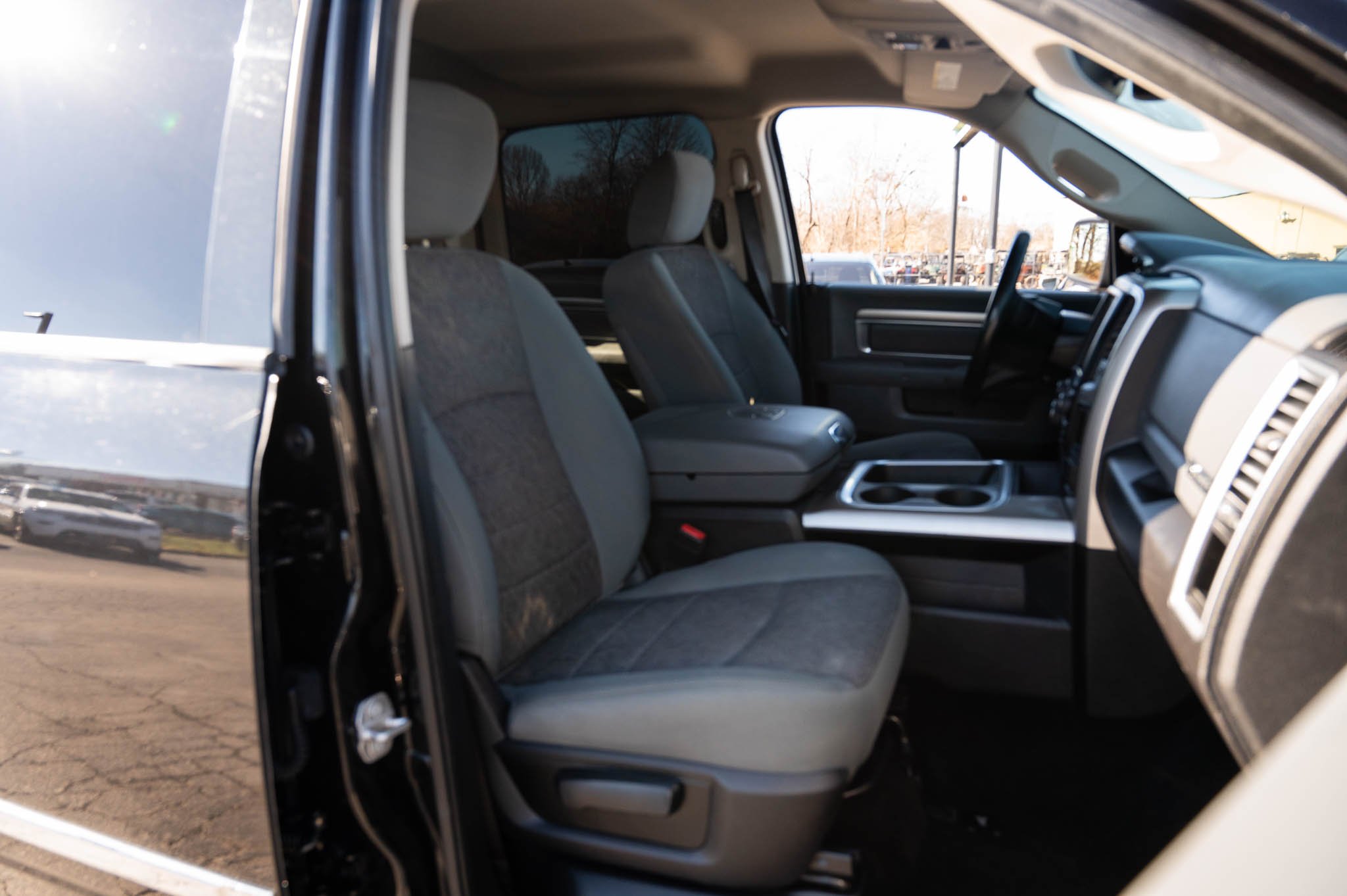 RAM 1500 SLT Crew Cab SWB 4WD 2016