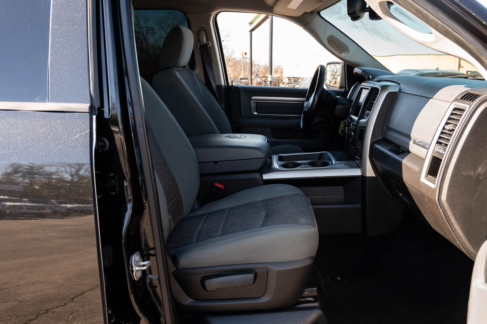 RAM 1500 SLT Crew Cab SWB 4WD 2016