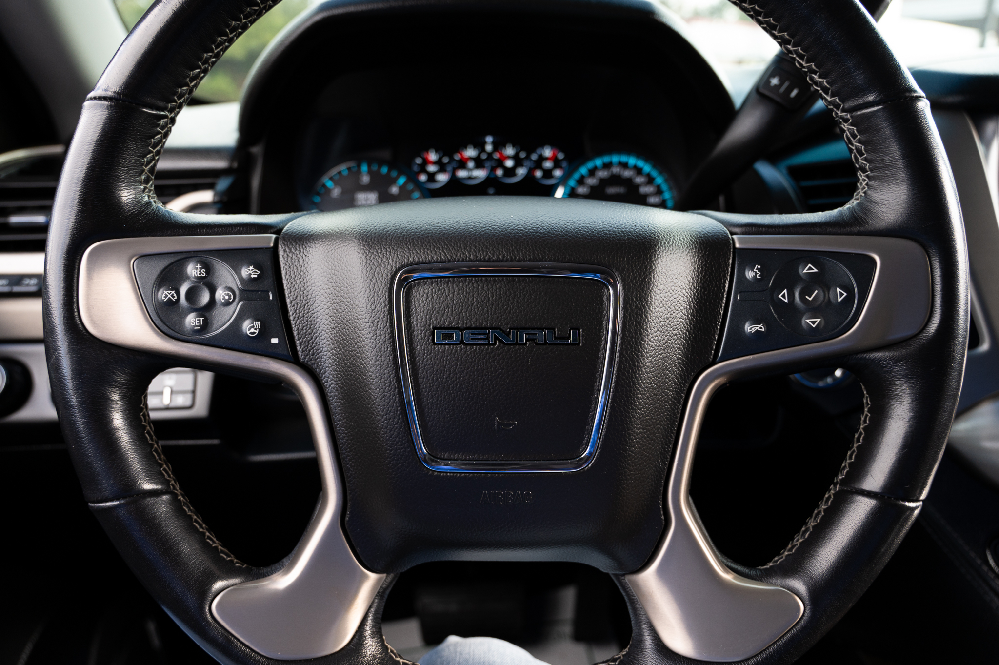 GMC Yukon Denali 4WD 2019