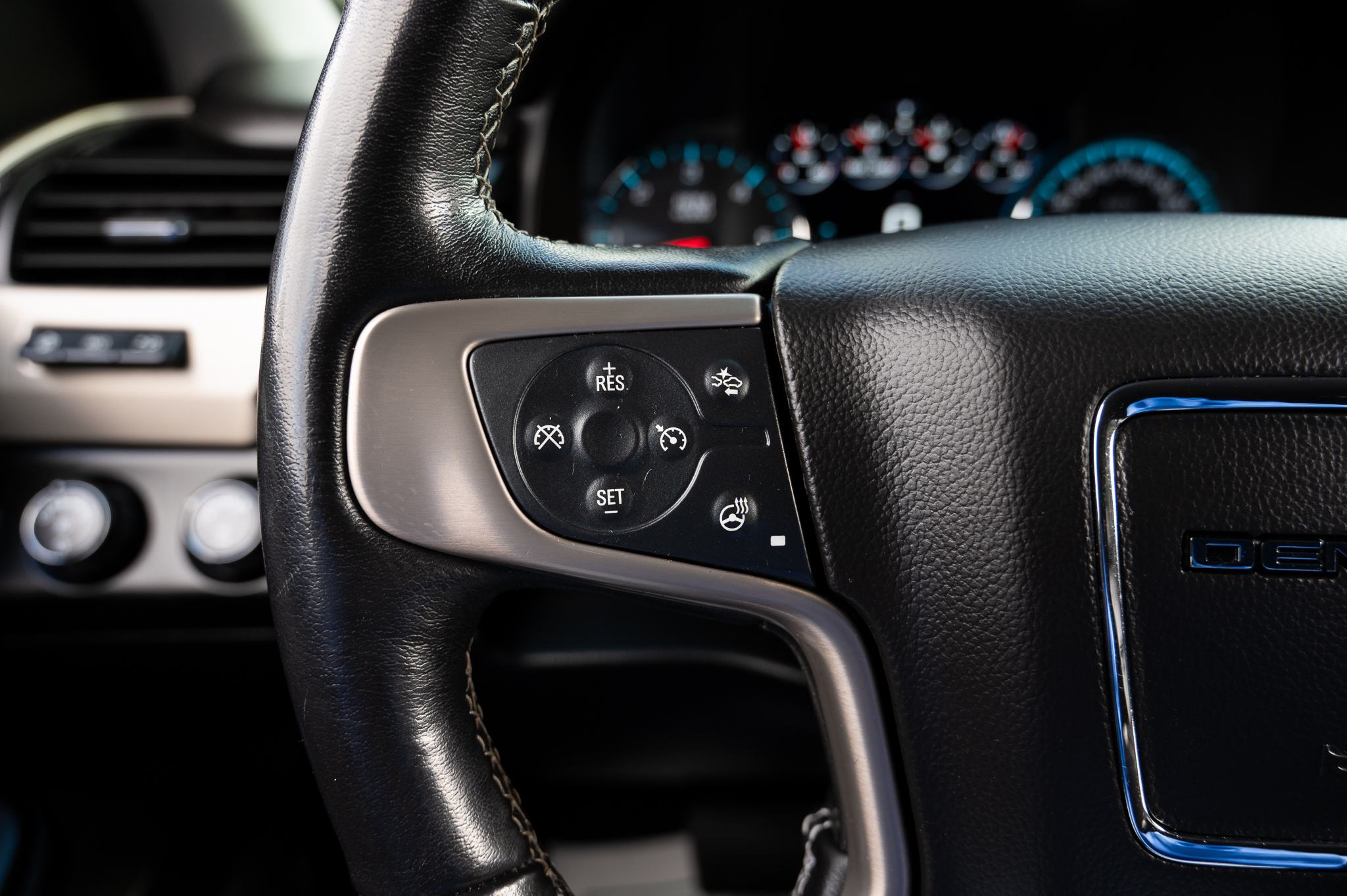 GMC Yukon Denali 4WD 2019