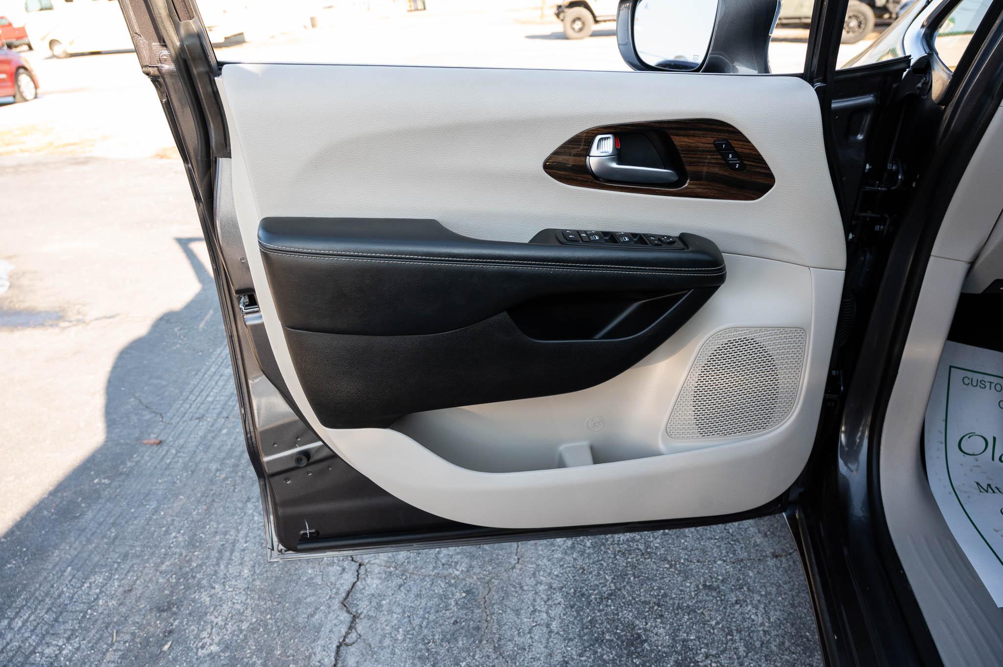 Chrysler Pacifica Limited AWD 2021