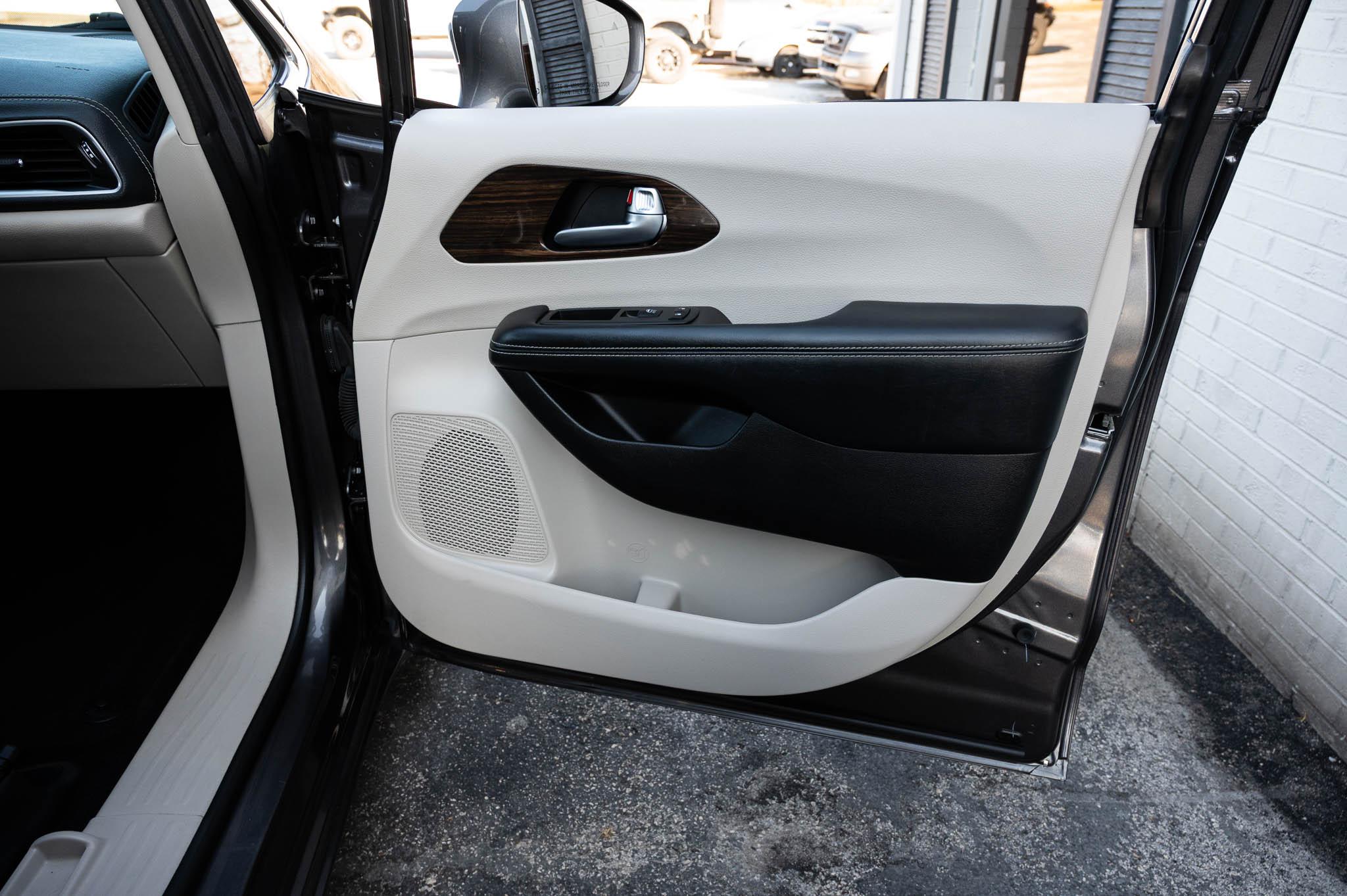 Chrysler Pacifica Limited AWD 2021