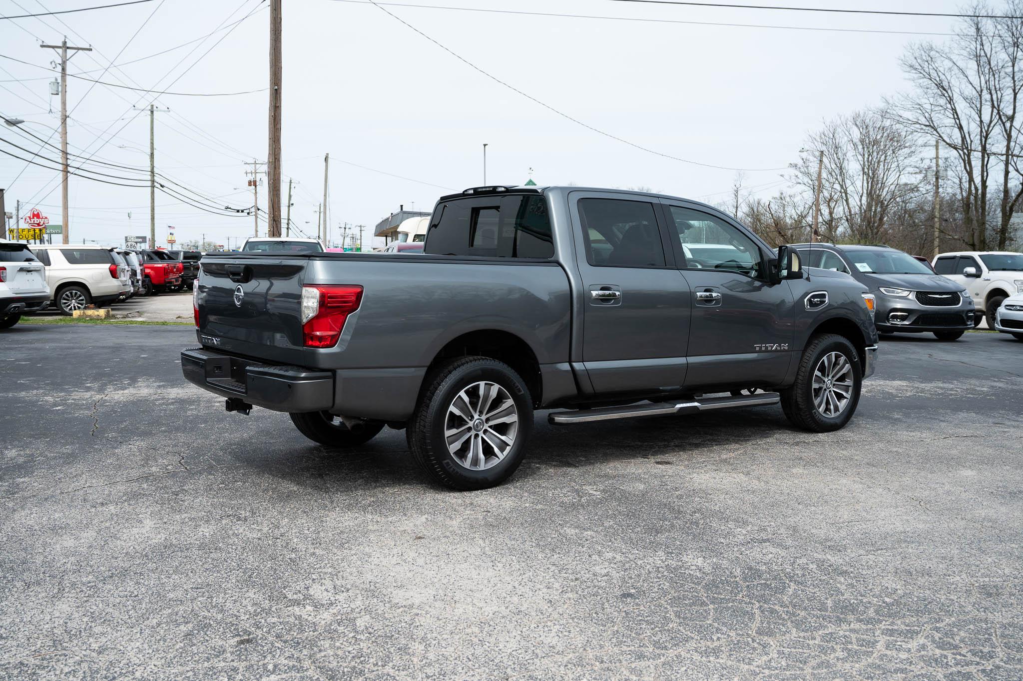 Nissan Titan SL Crew Cab 4WD 2017