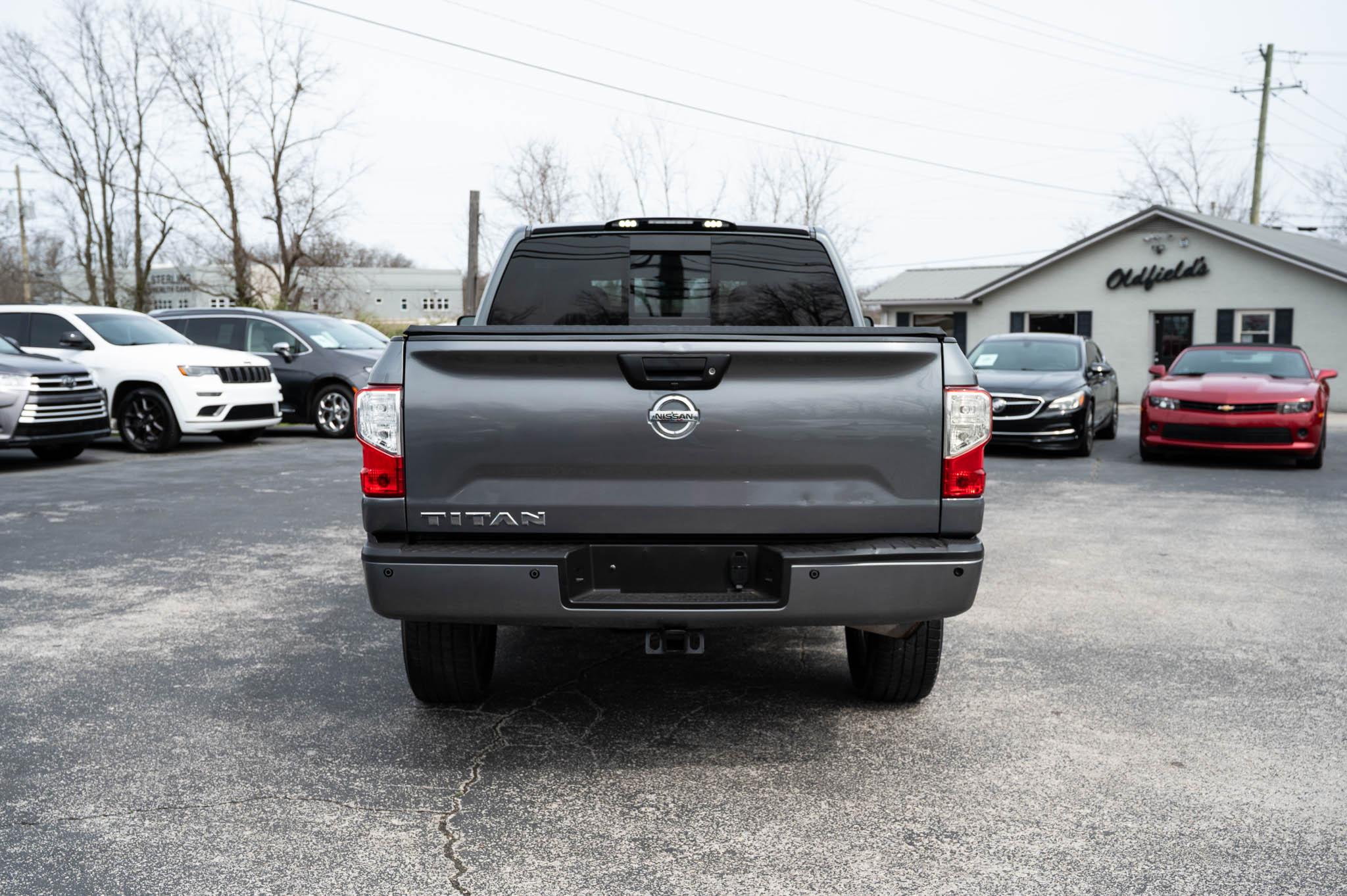 Nissan Titan SL Crew Cab 4WD 2017