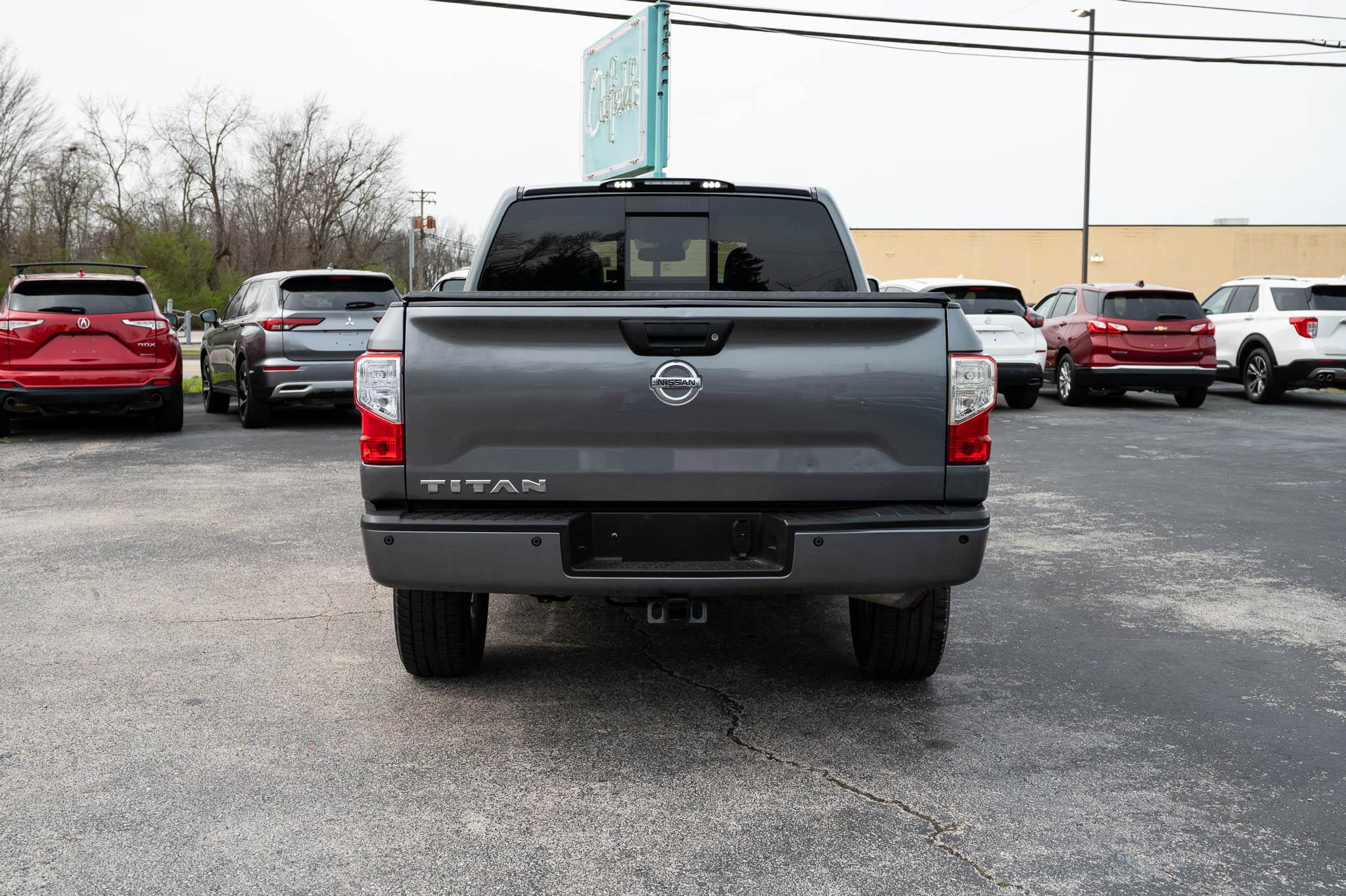Nissan Titan SL Crew Cab 4WD 2017