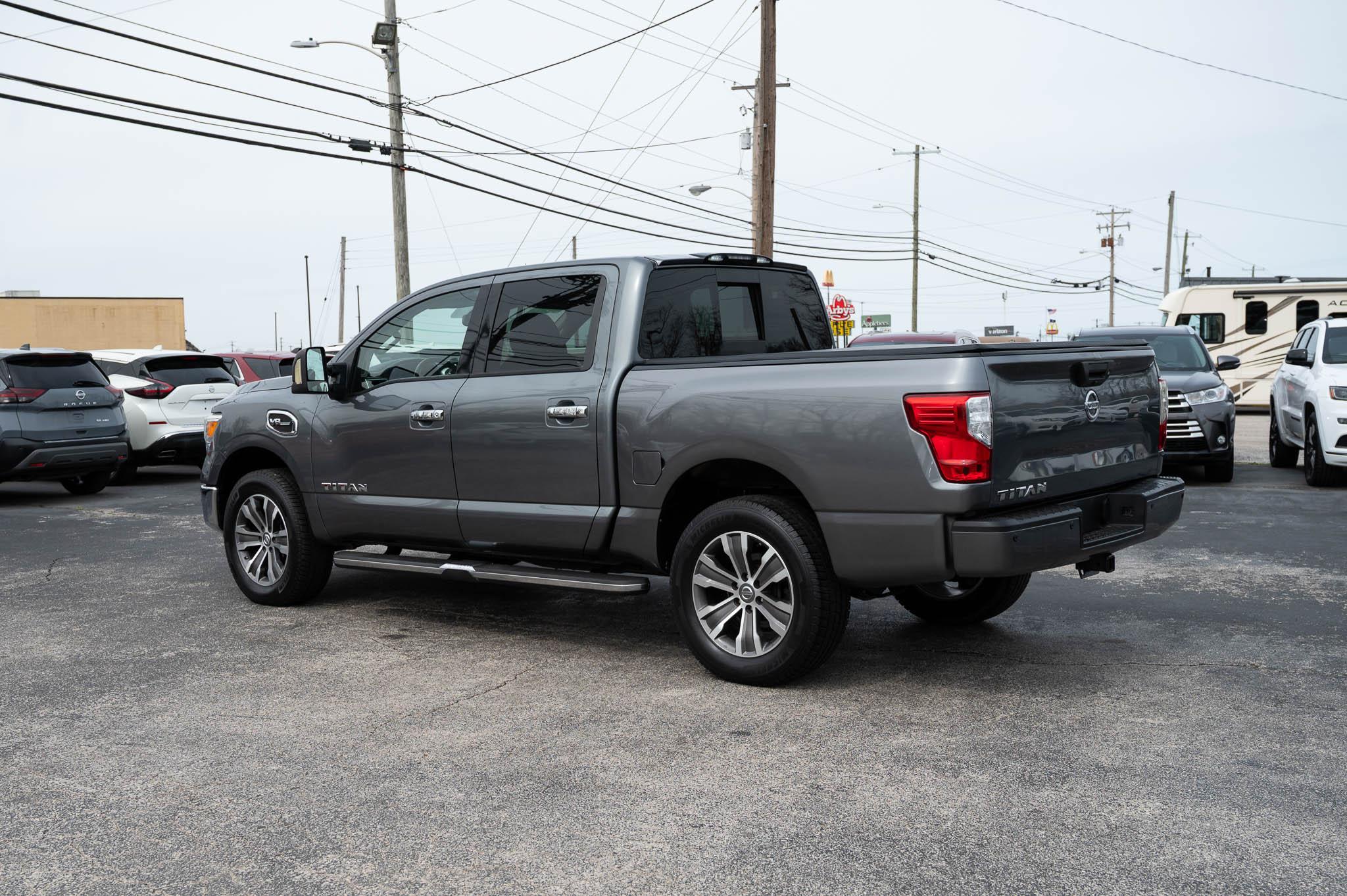 Nissan Titan SL Crew Cab 4WD 2017