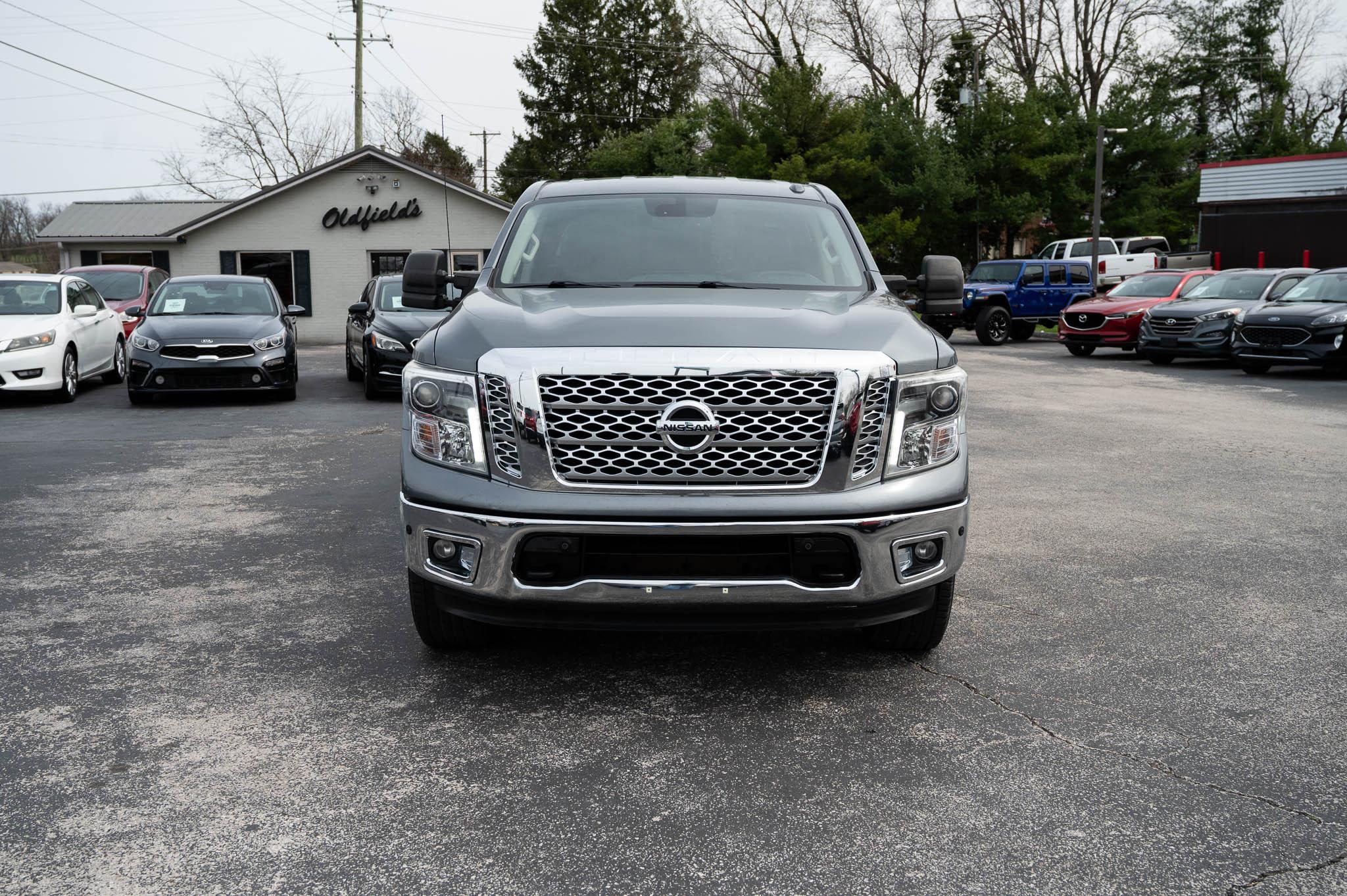 Nissan Titan SL Crew Cab 4WD 2017