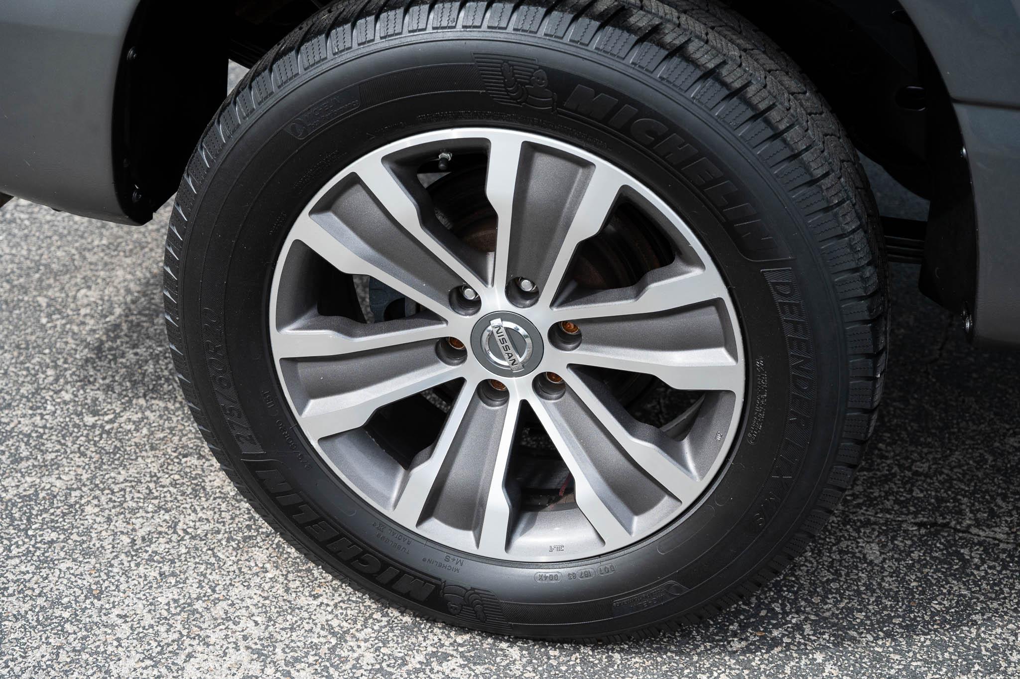 Nissan Titan SL Crew Cab 4WD 2017