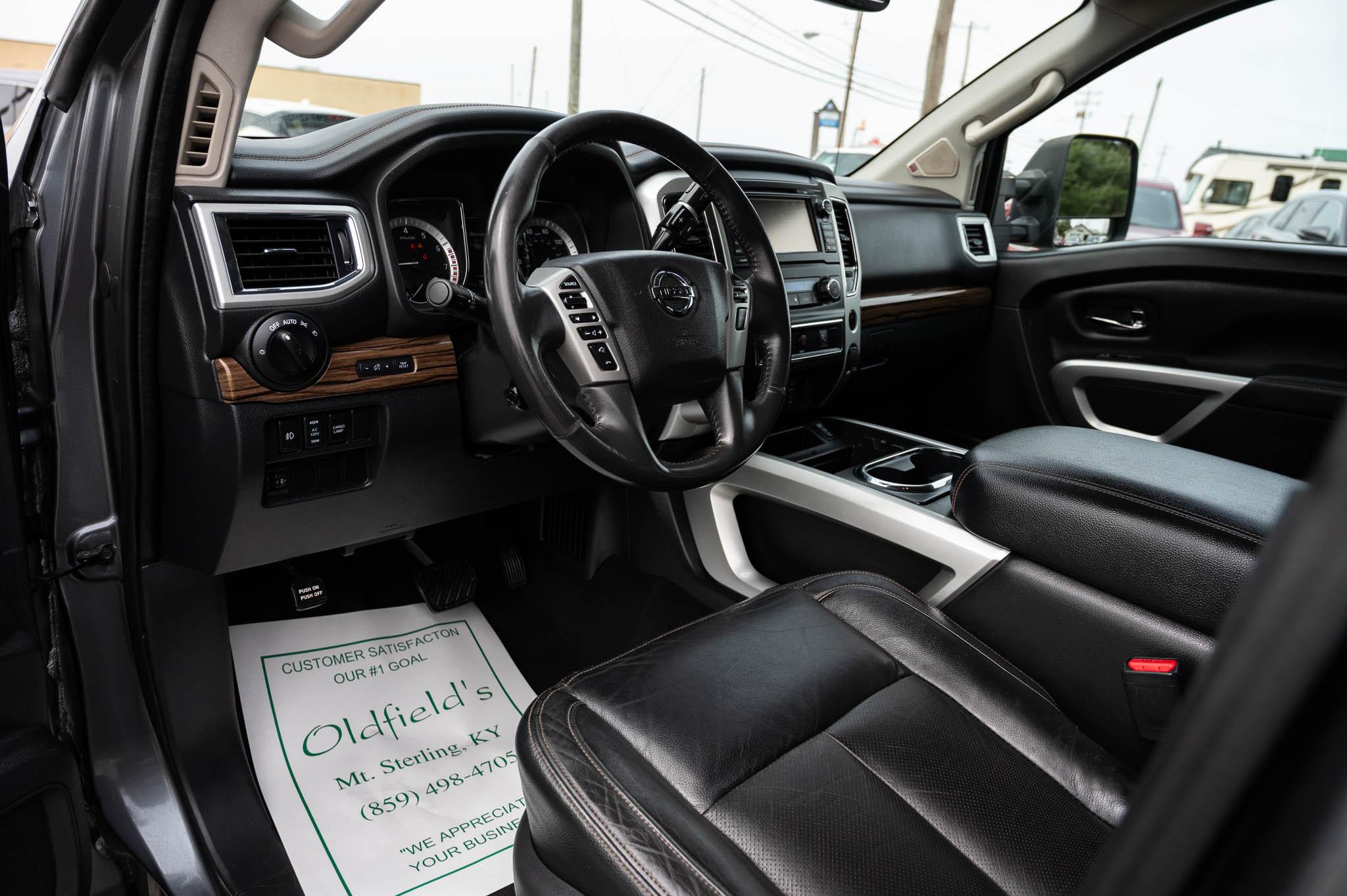 Nissan Titan SL Crew Cab 4WD 2017