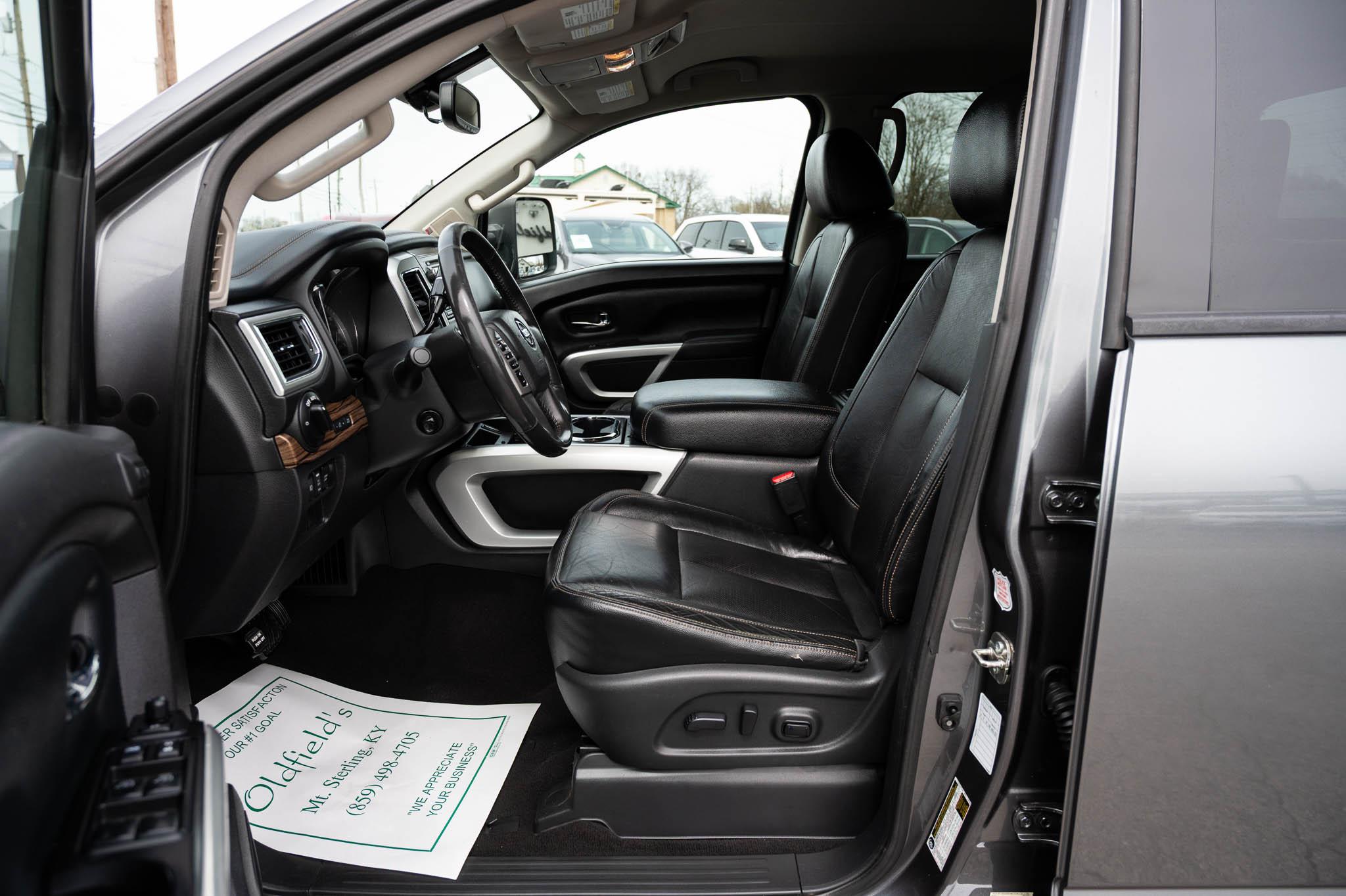 Nissan Titan SL Crew Cab 4WD 2017