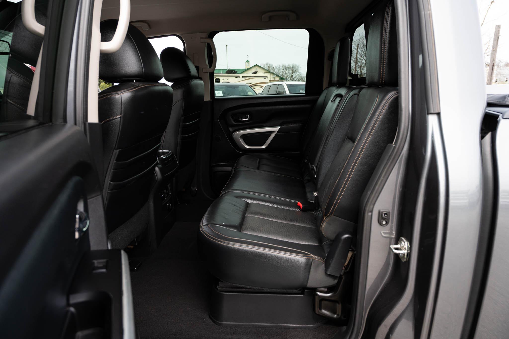 Nissan Titan SL Crew Cab 4WD 2017