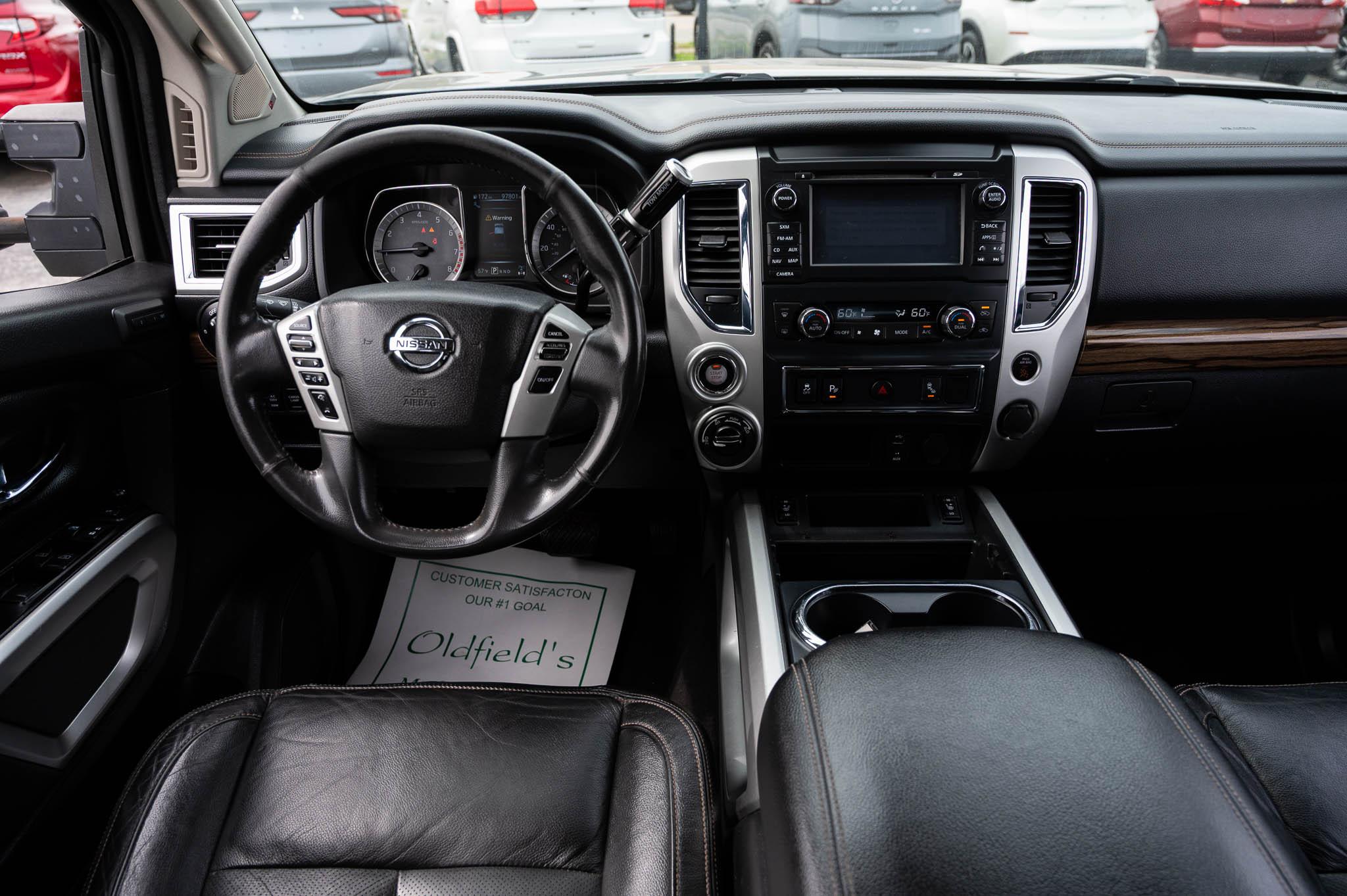 Nissan Titan SL Crew Cab 4WD 2017