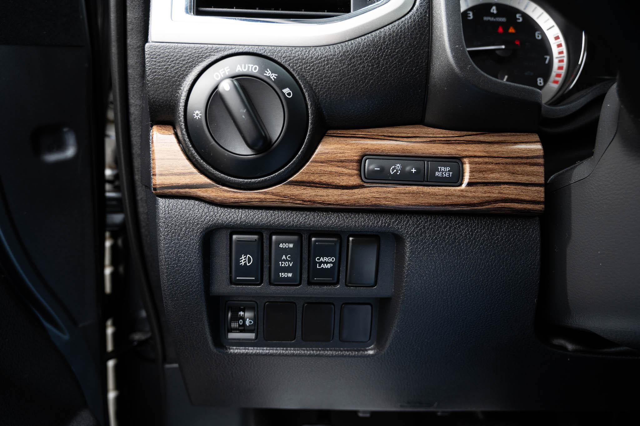 Nissan Titan SL Crew Cab 4WD 2017