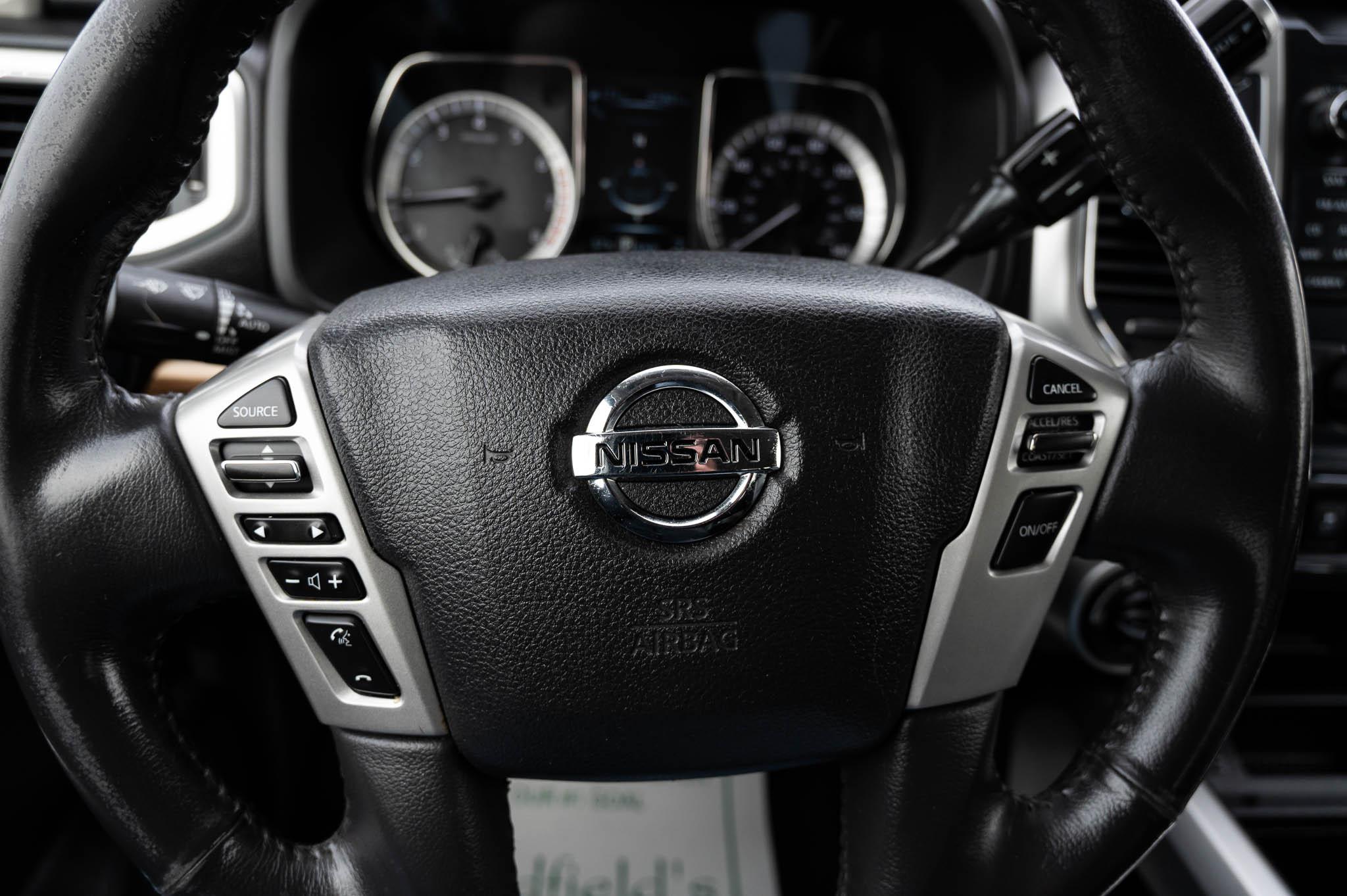 Nissan Titan SL Crew Cab 4WD 2017