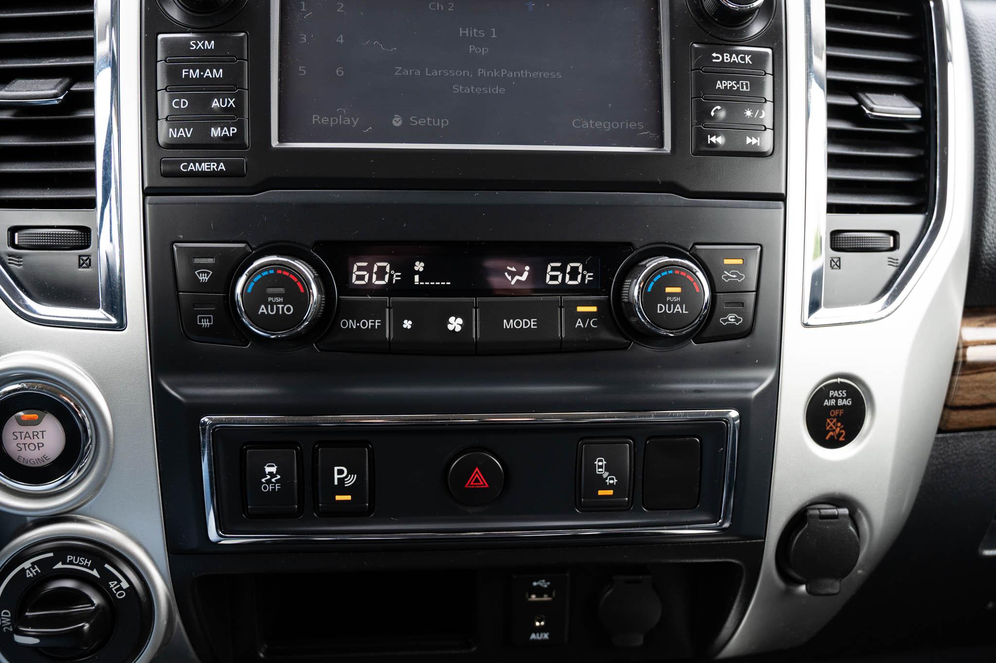 Nissan Titan SL Crew Cab 4WD 2017