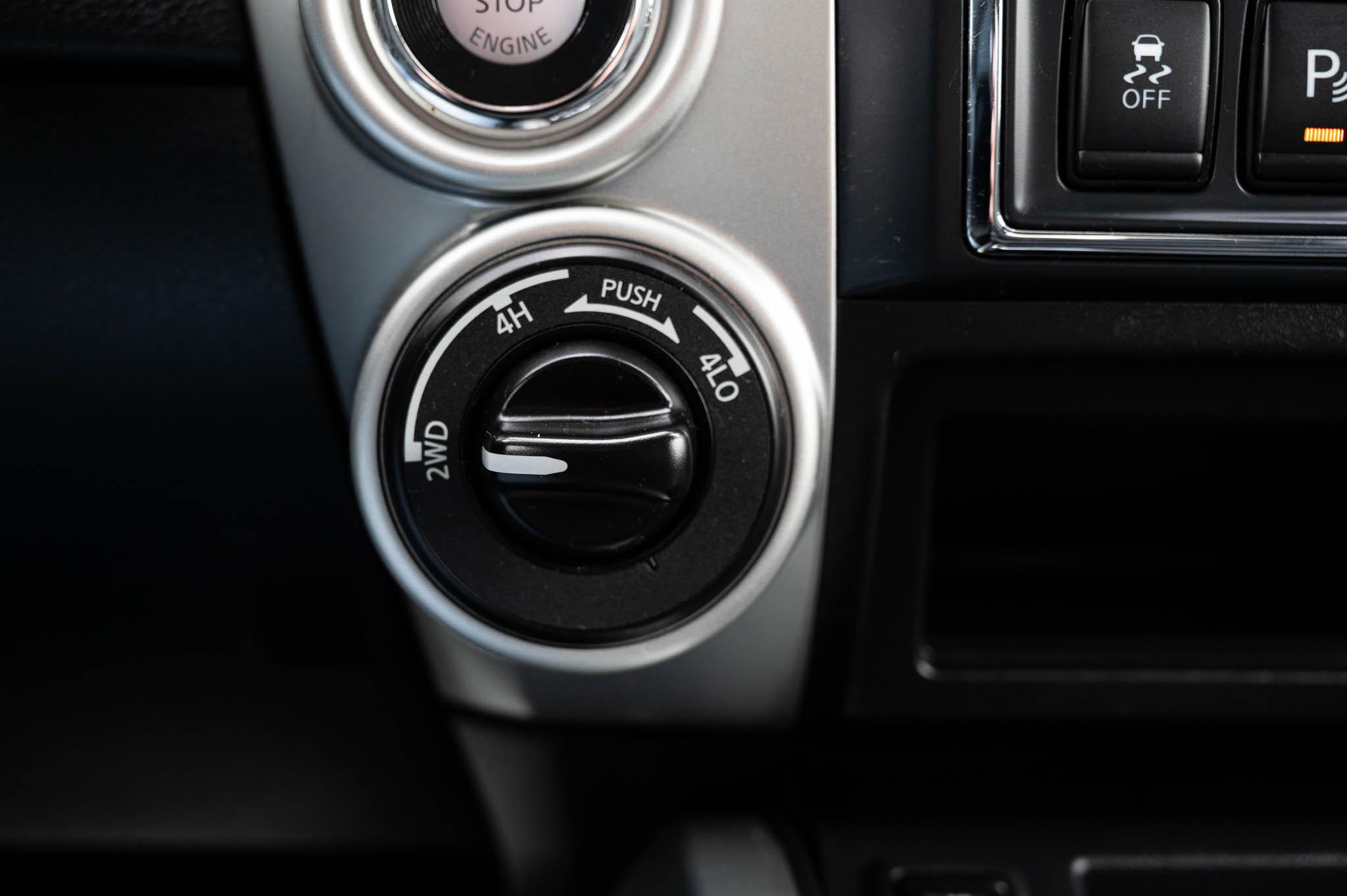 Nissan Titan SL Crew Cab 4WD 2017