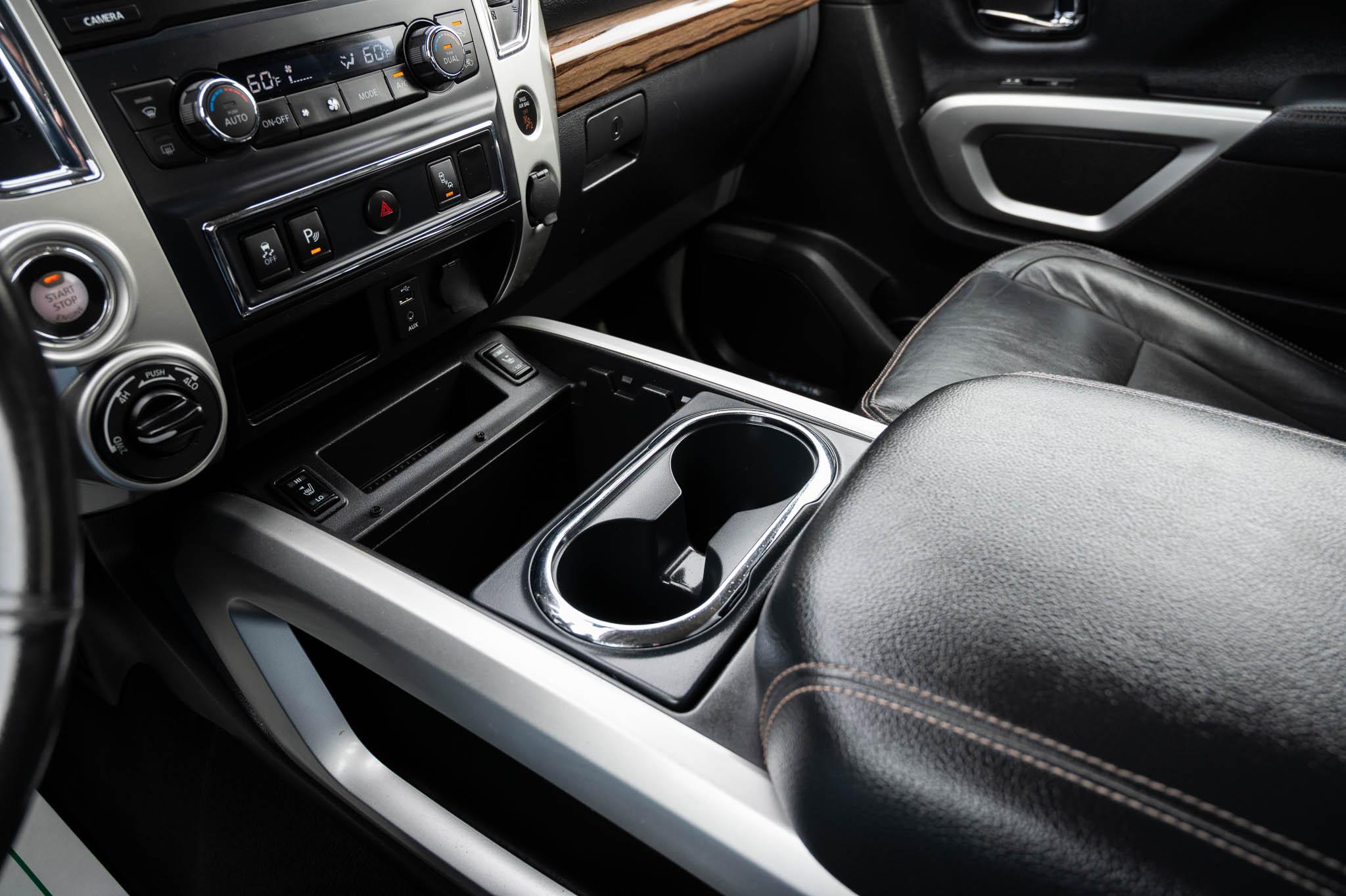 Nissan Titan SL Crew Cab 4WD 2017