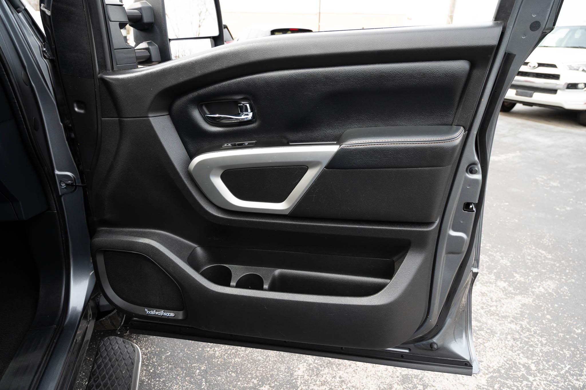 Nissan Titan SL Crew Cab 4WD 2017