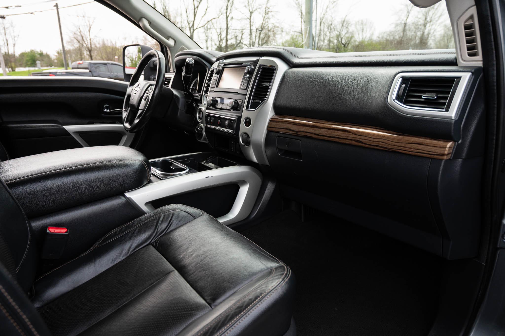 Nissan Titan SL Crew Cab 4WD 2017