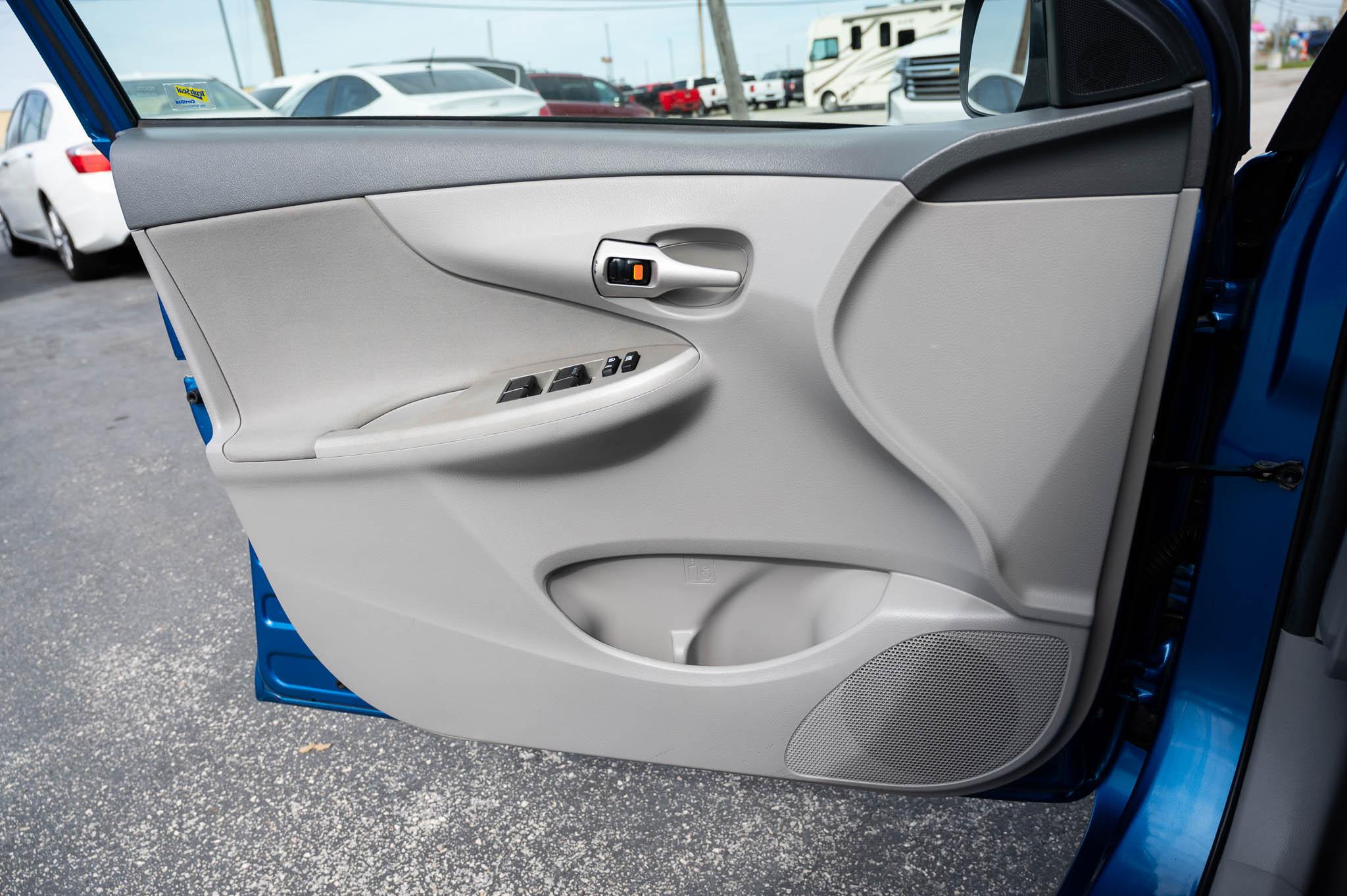 Toyota Corolla LE 2010