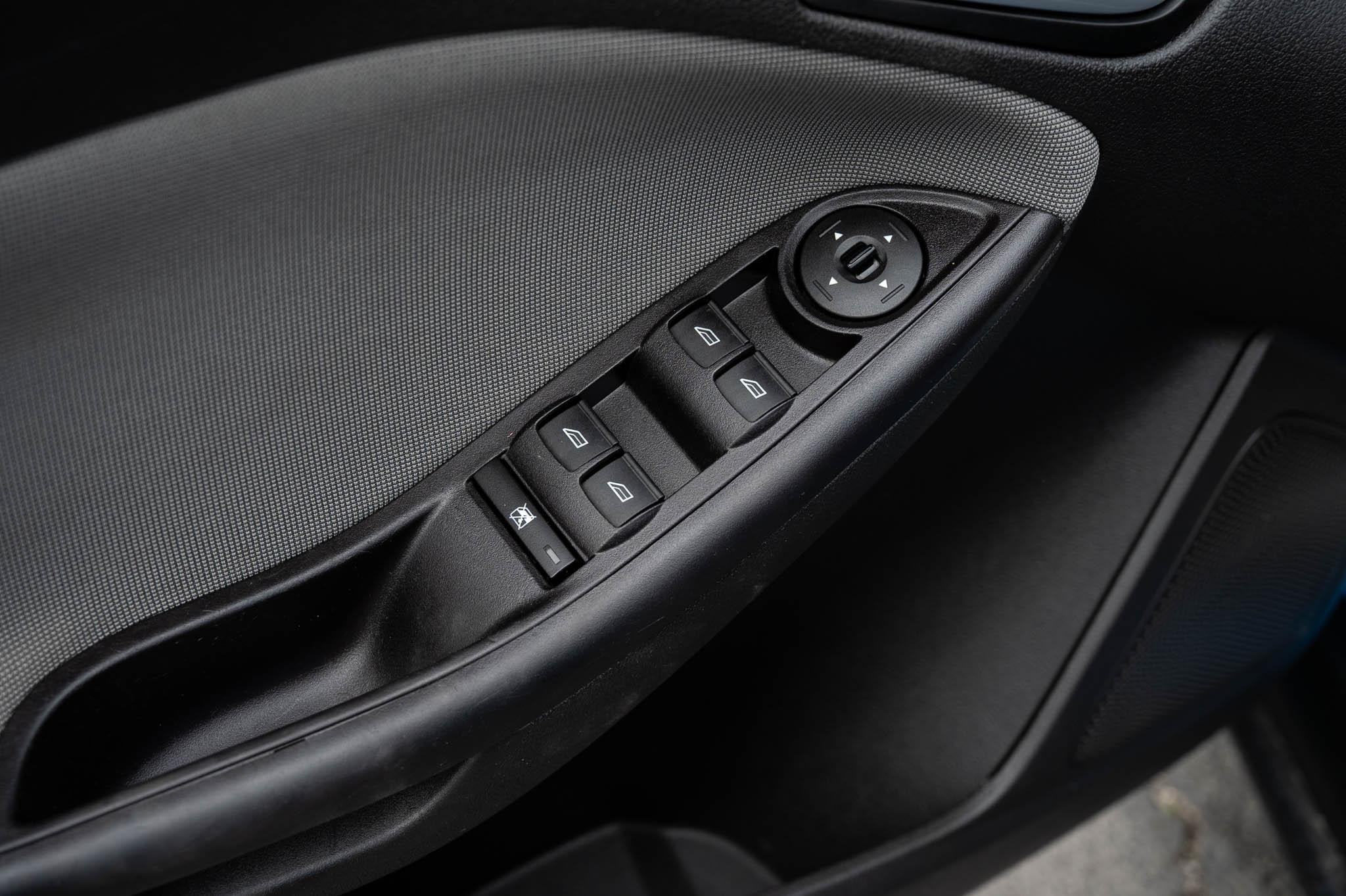 Ford Focus SE Sedan 2013