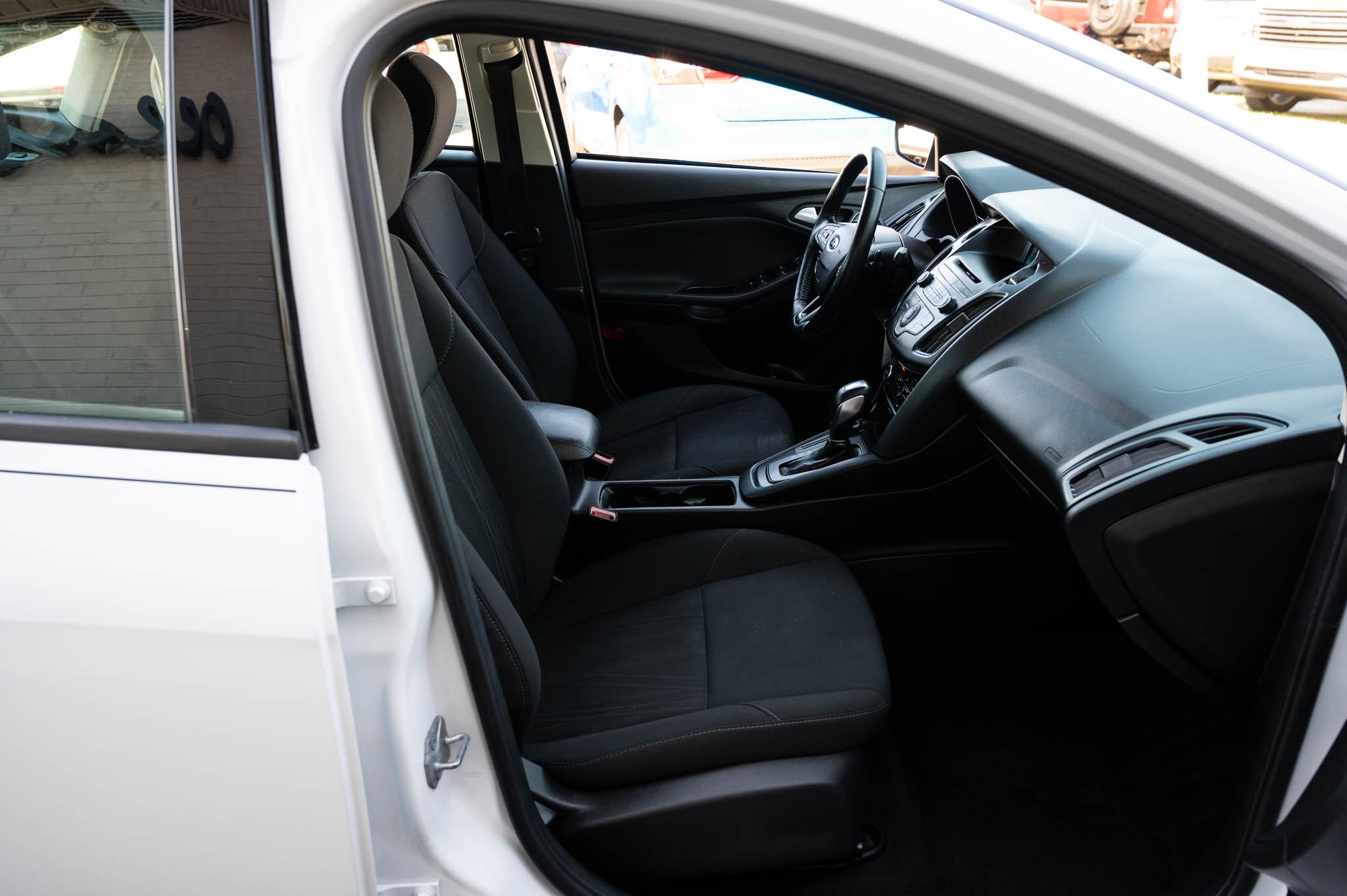 Ford Focus SE Sedan 2016