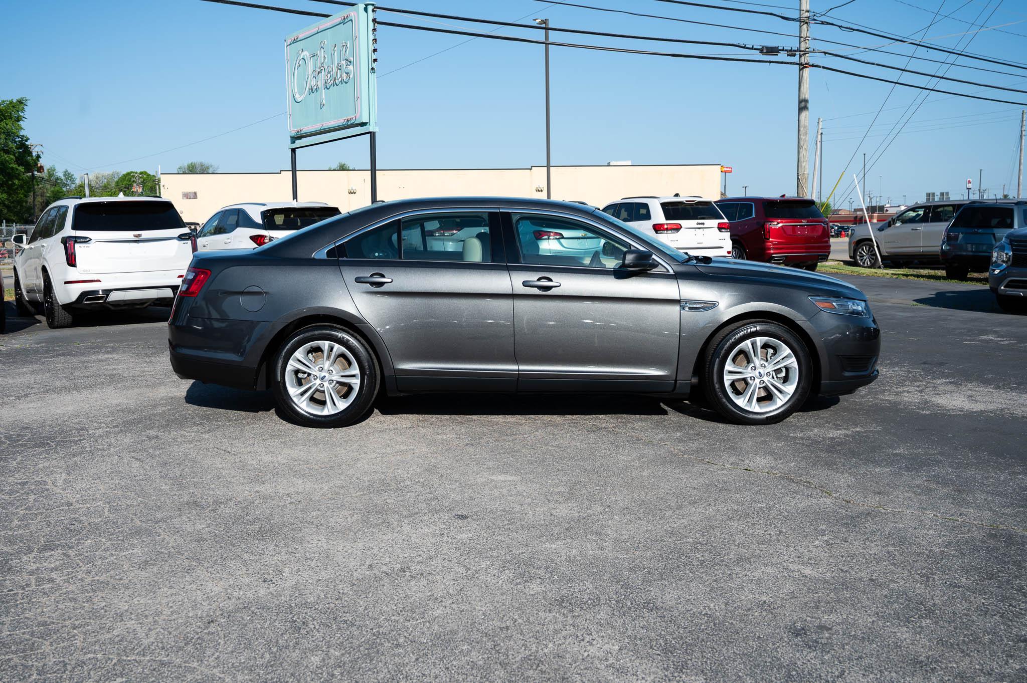 Ford Taurus SE FWD 2019