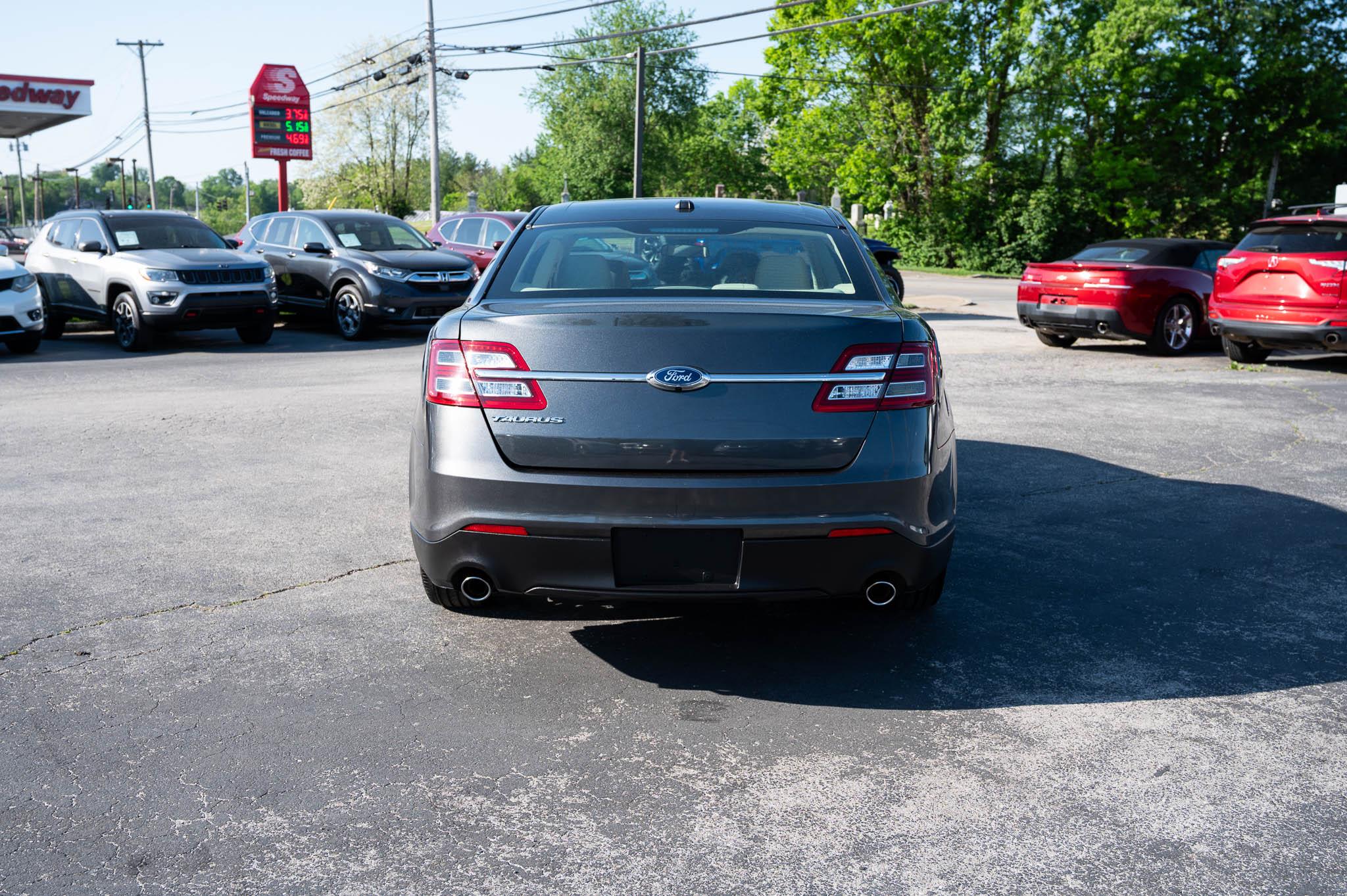 Ford Taurus SE FWD 2019