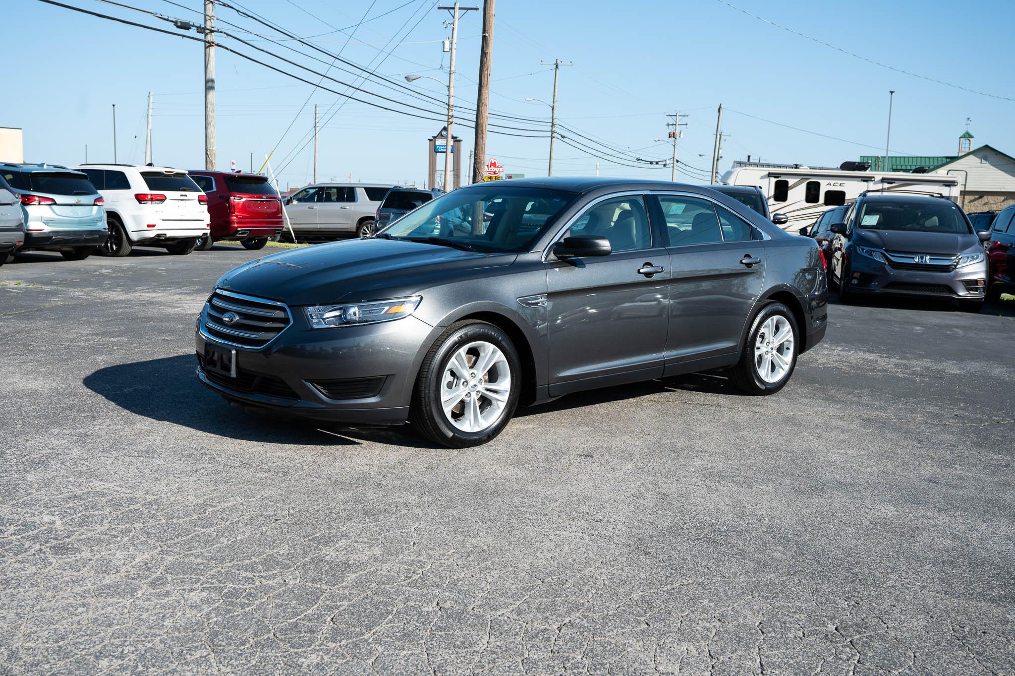 Ford Taurus SE FWD 2019
