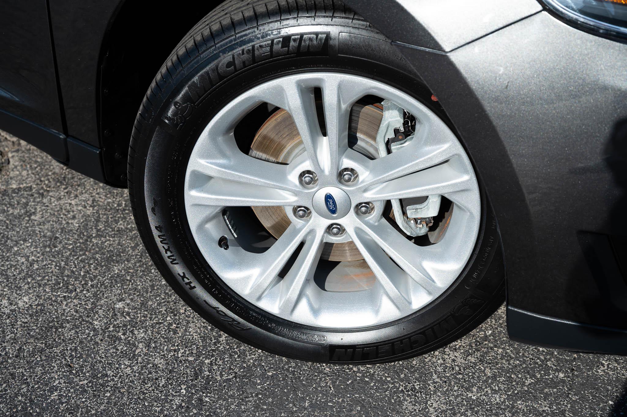 Ford Taurus SE FWD 2019