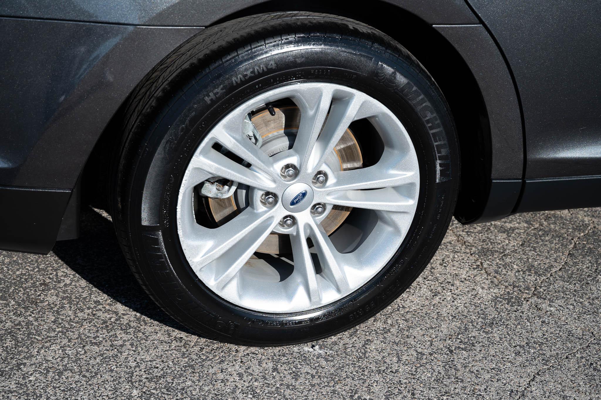 Ford Taurus SE FWD 2019