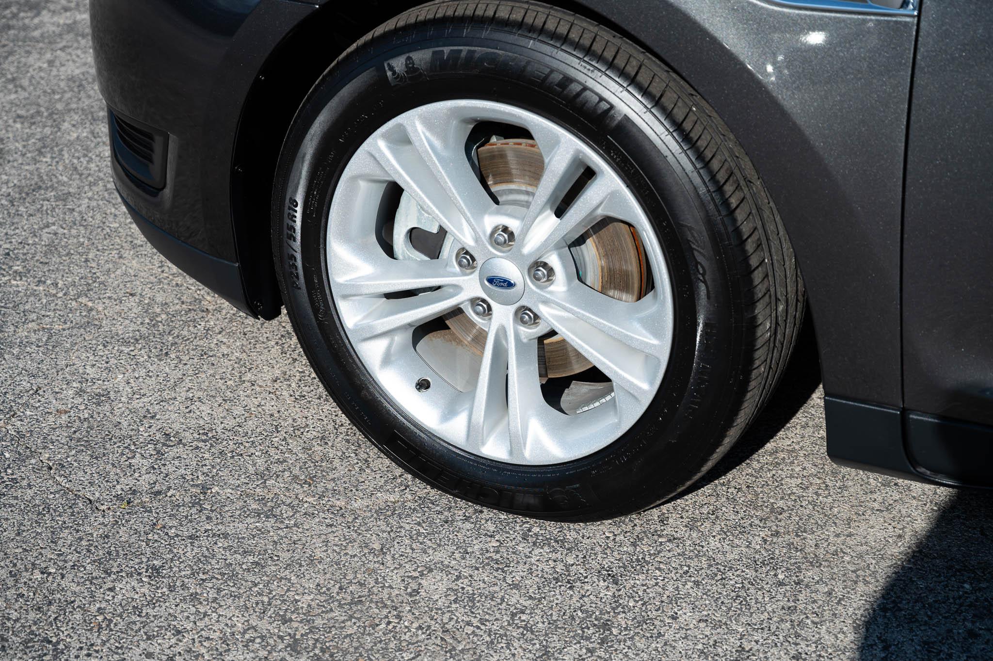 Ford Taurus SE FWD 2019