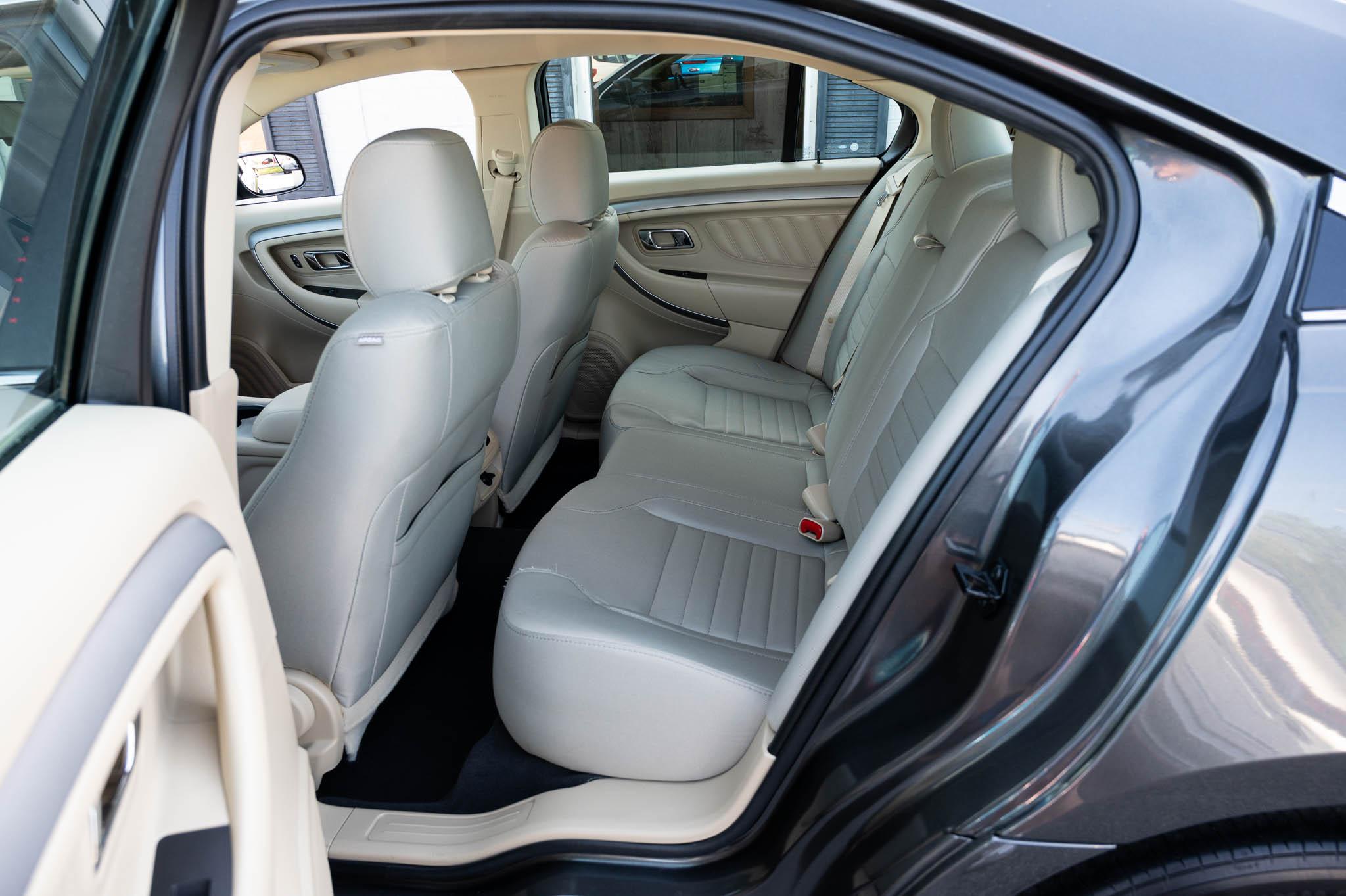 Ford Taurus SE FWD 2019