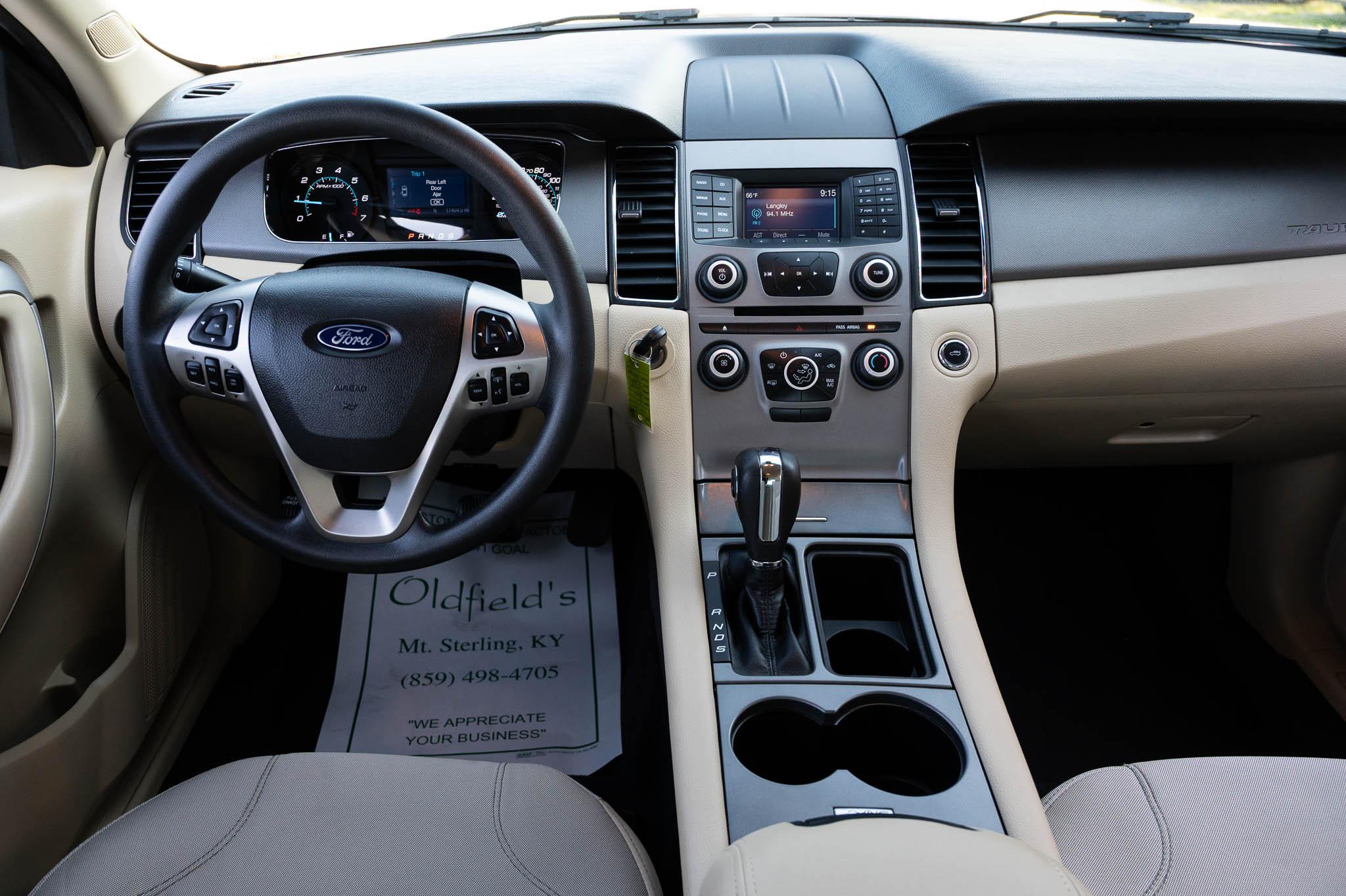 Ford Taurus SE FWD 2019