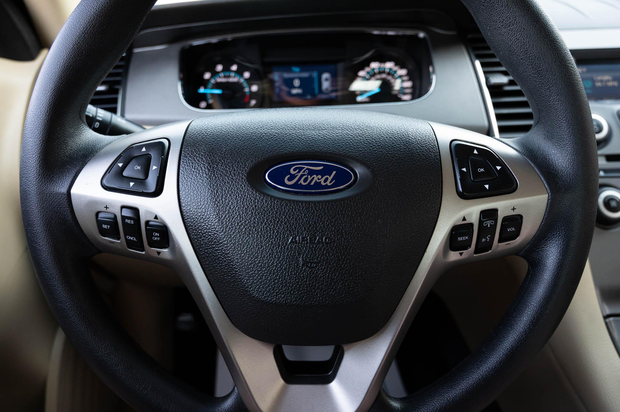 Ford Taurus SE FWD 2019