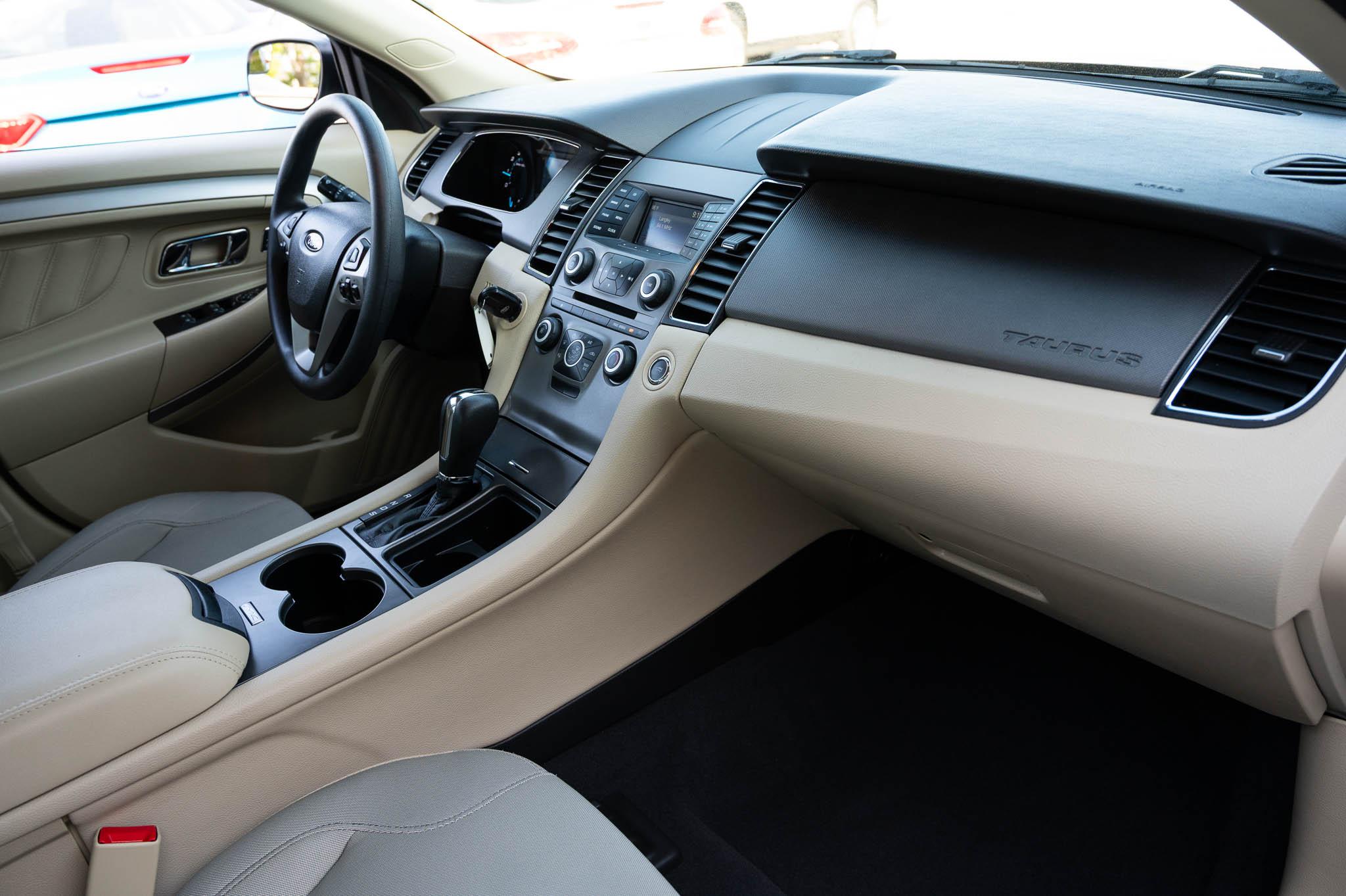 Ford Taurus SE FWD 2019