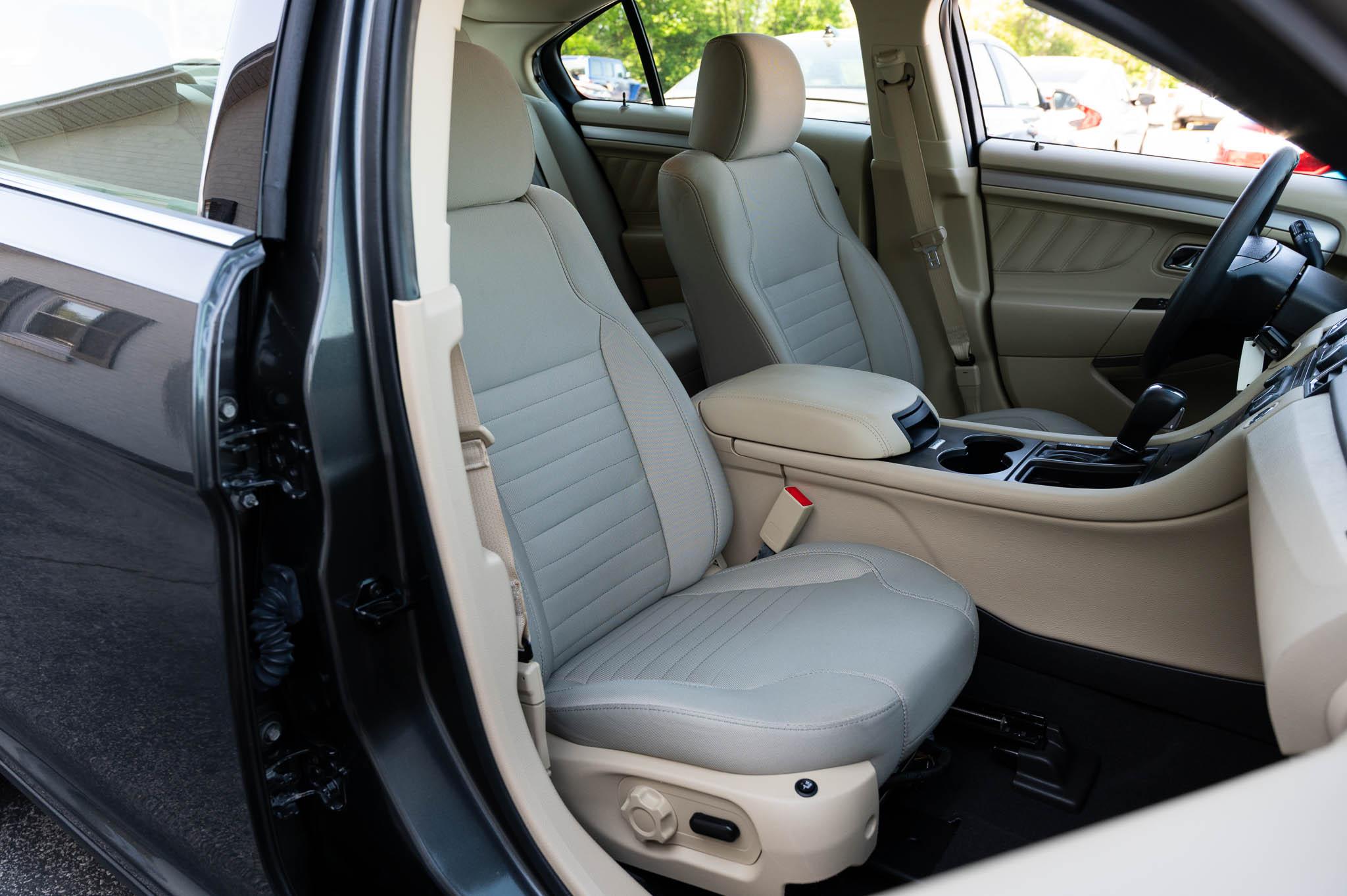 Ford Taurus SE FWD 2019