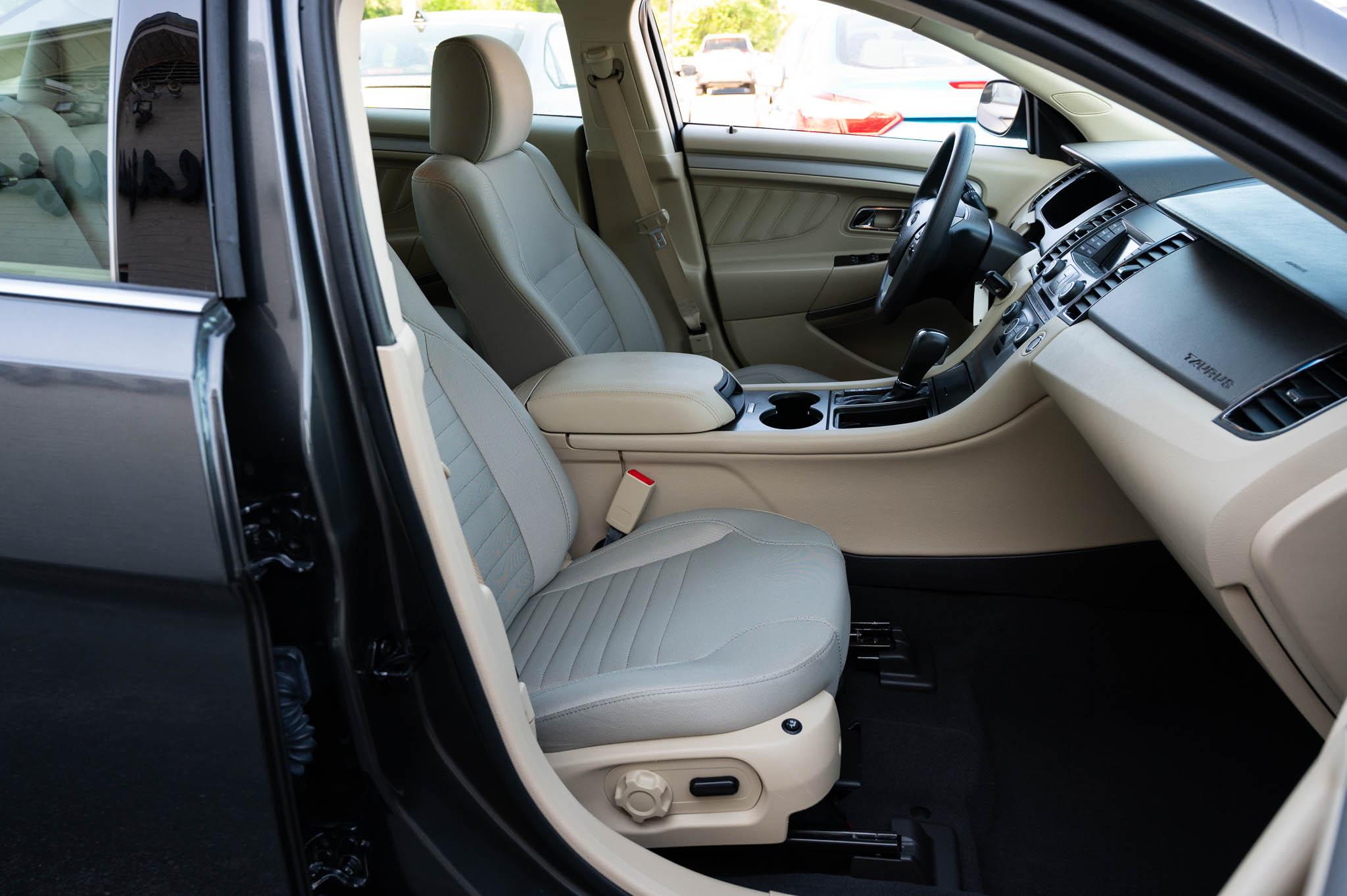Ford Taurus SE FWD 2019
