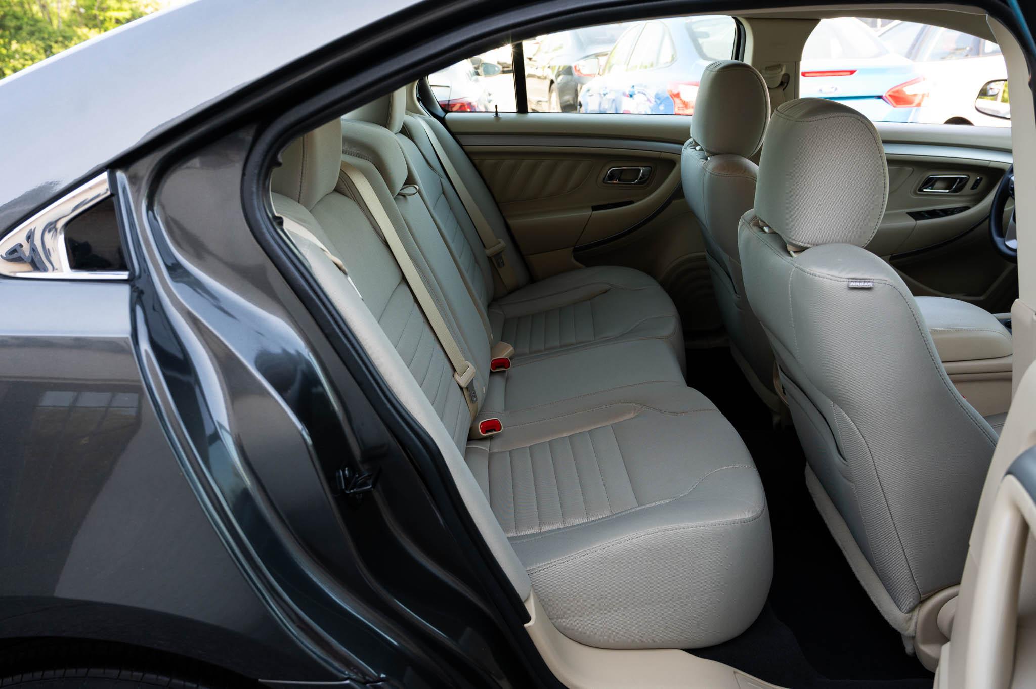 Ford Taurus SE FWD 2019