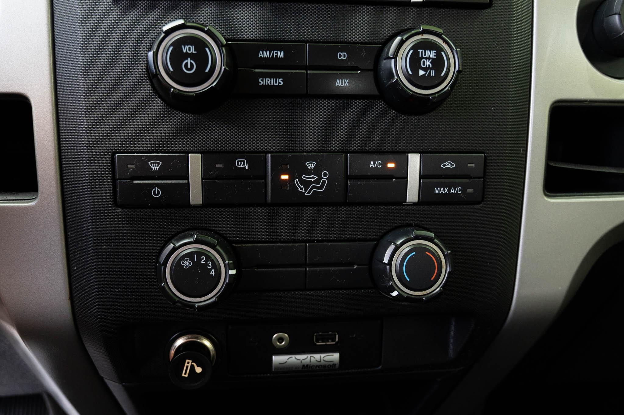 Ford F-150 4WD SuperCrew 145" XLT 2012