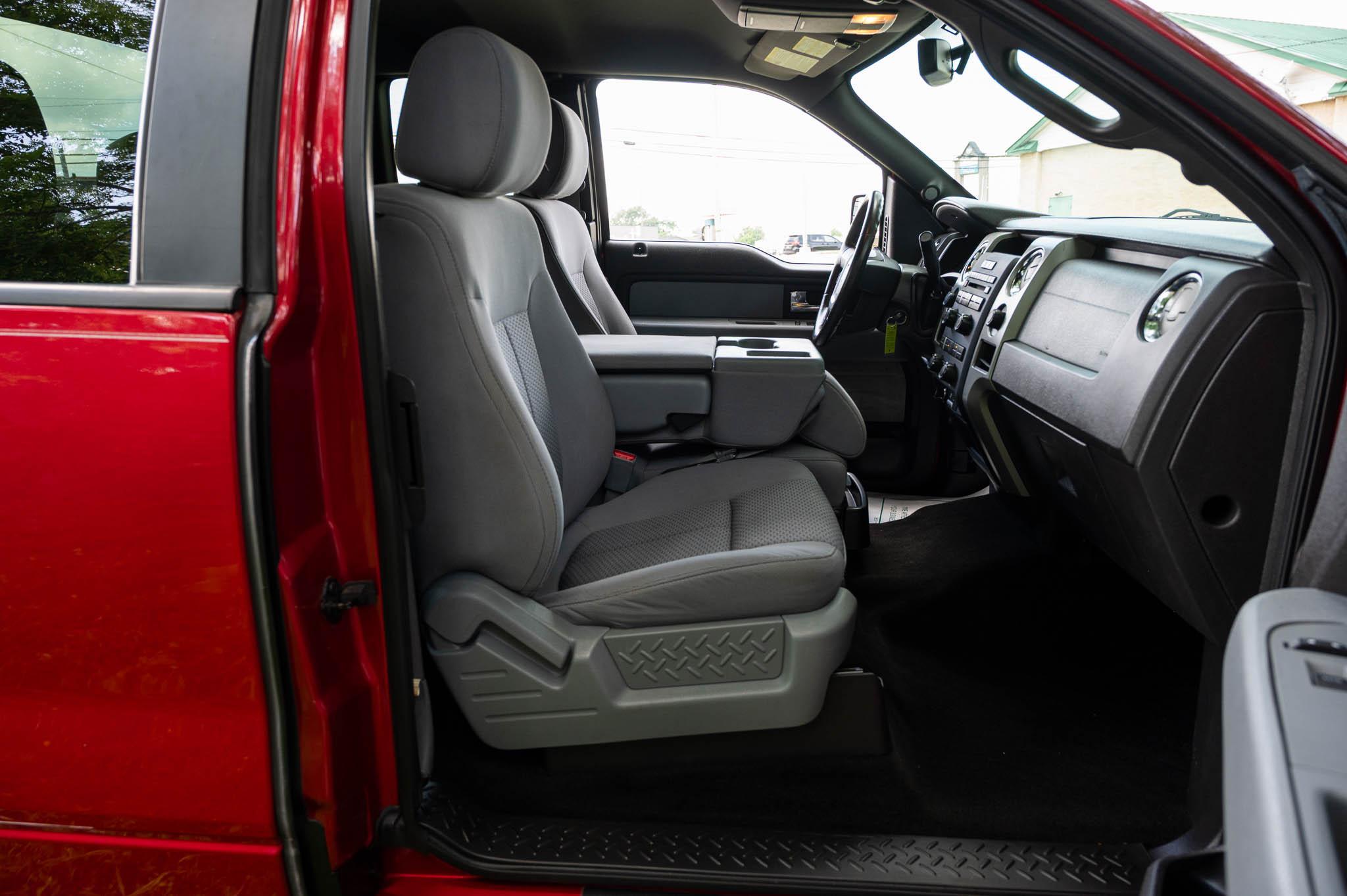 Ford F-150 4WD SuperCrew 145" XLT 2012