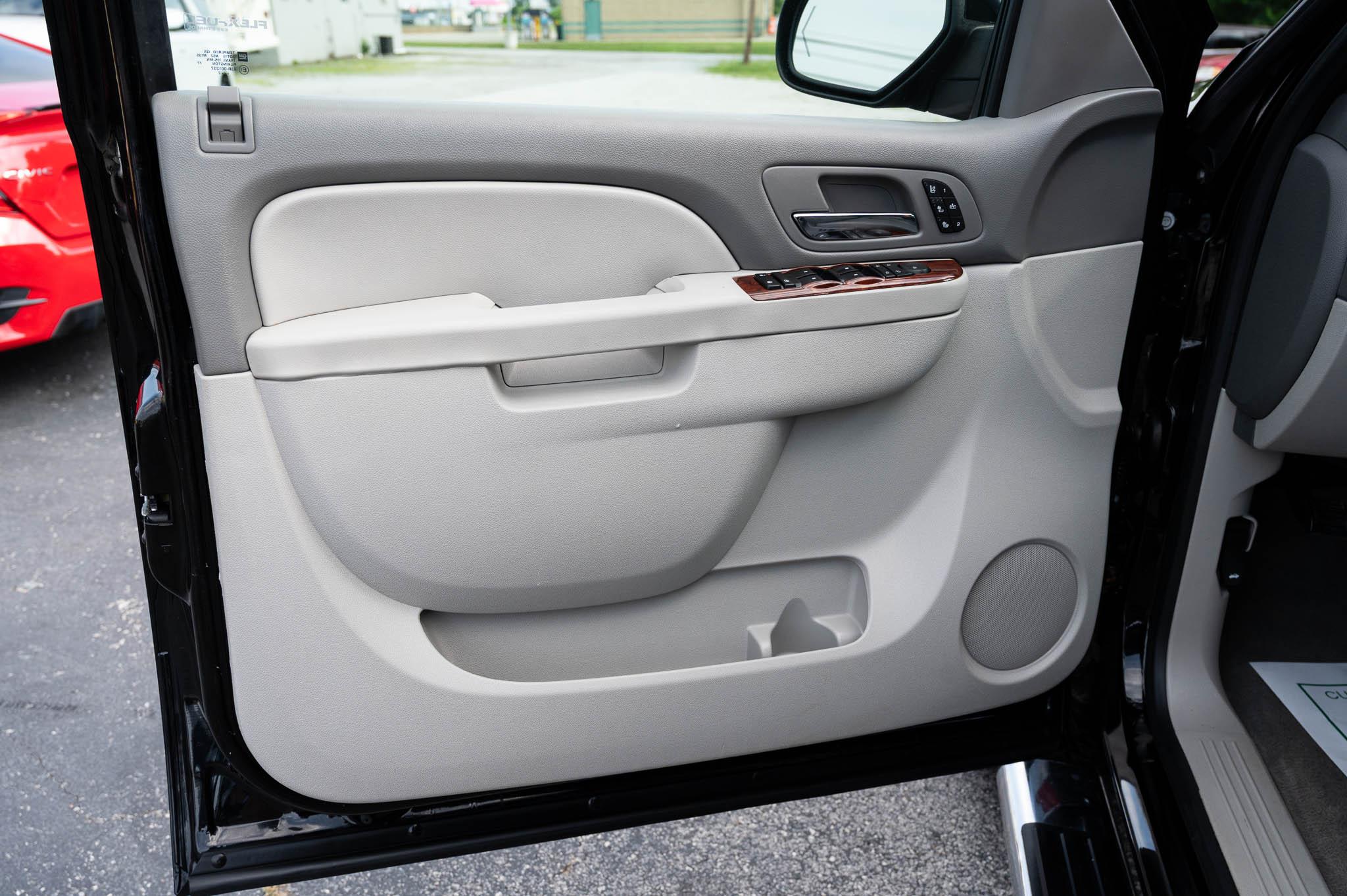 Chevrolet Silverado 1500 LTZ Crew Cab 4WD 2012