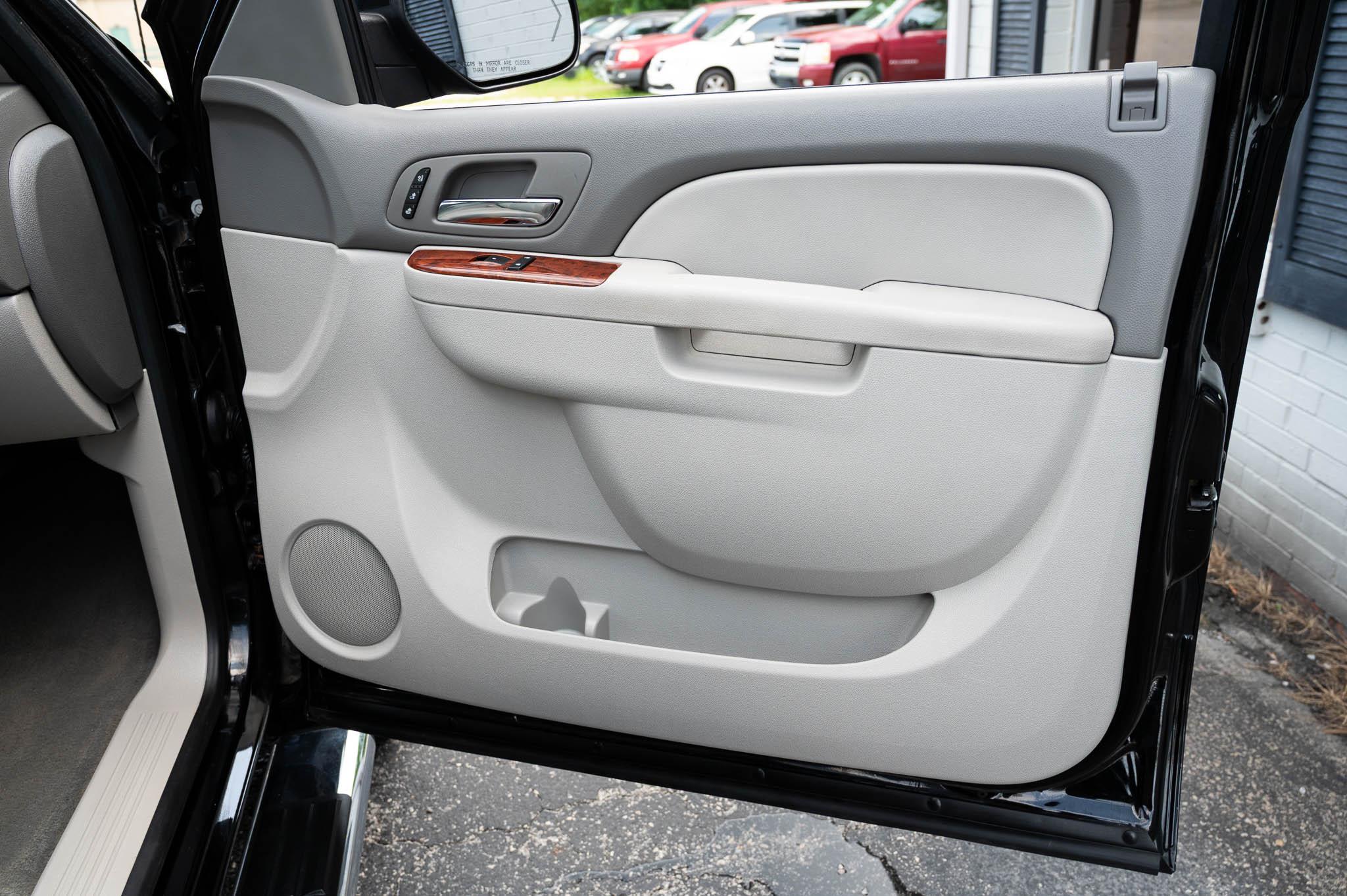 Chevrolet Silverado 1500 LTZ Crew Cab 4WD 2012