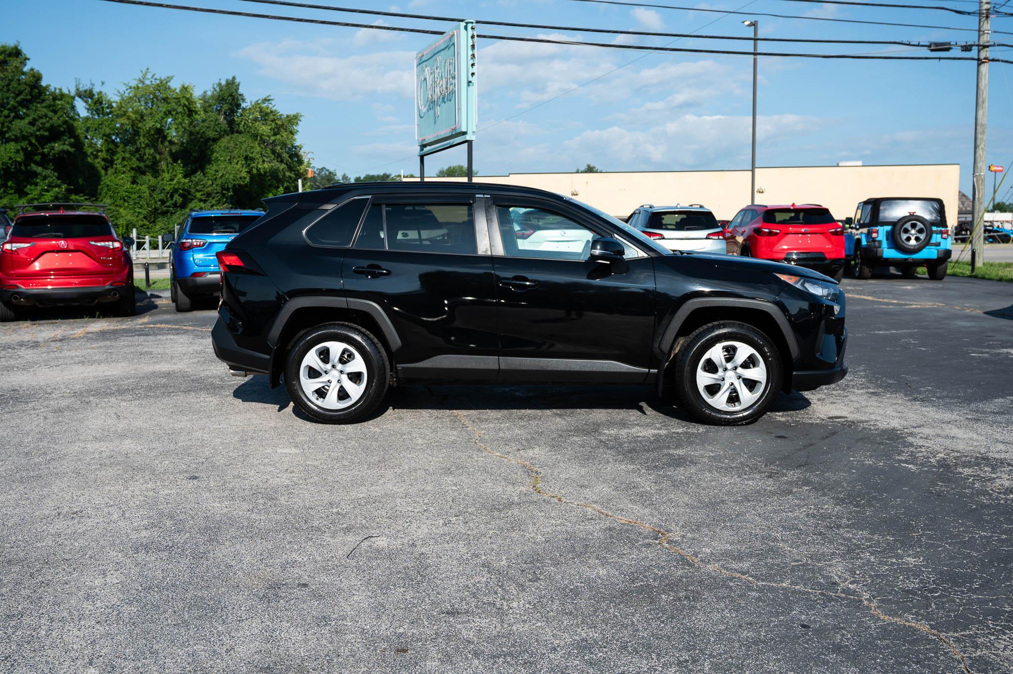 Toyota RAV4 LE AWD 2019