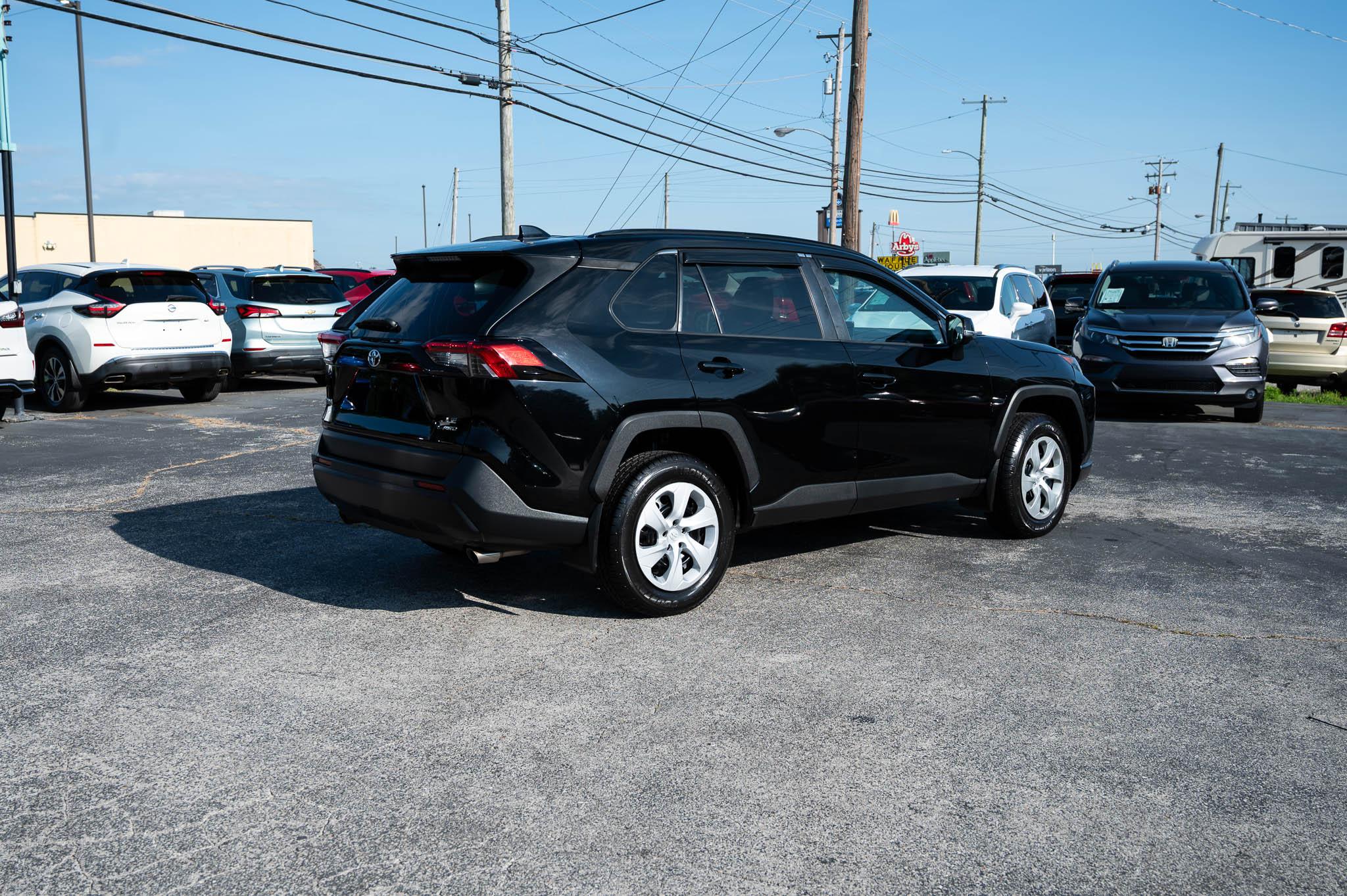 Toyota RAV4 LE AWD 2019