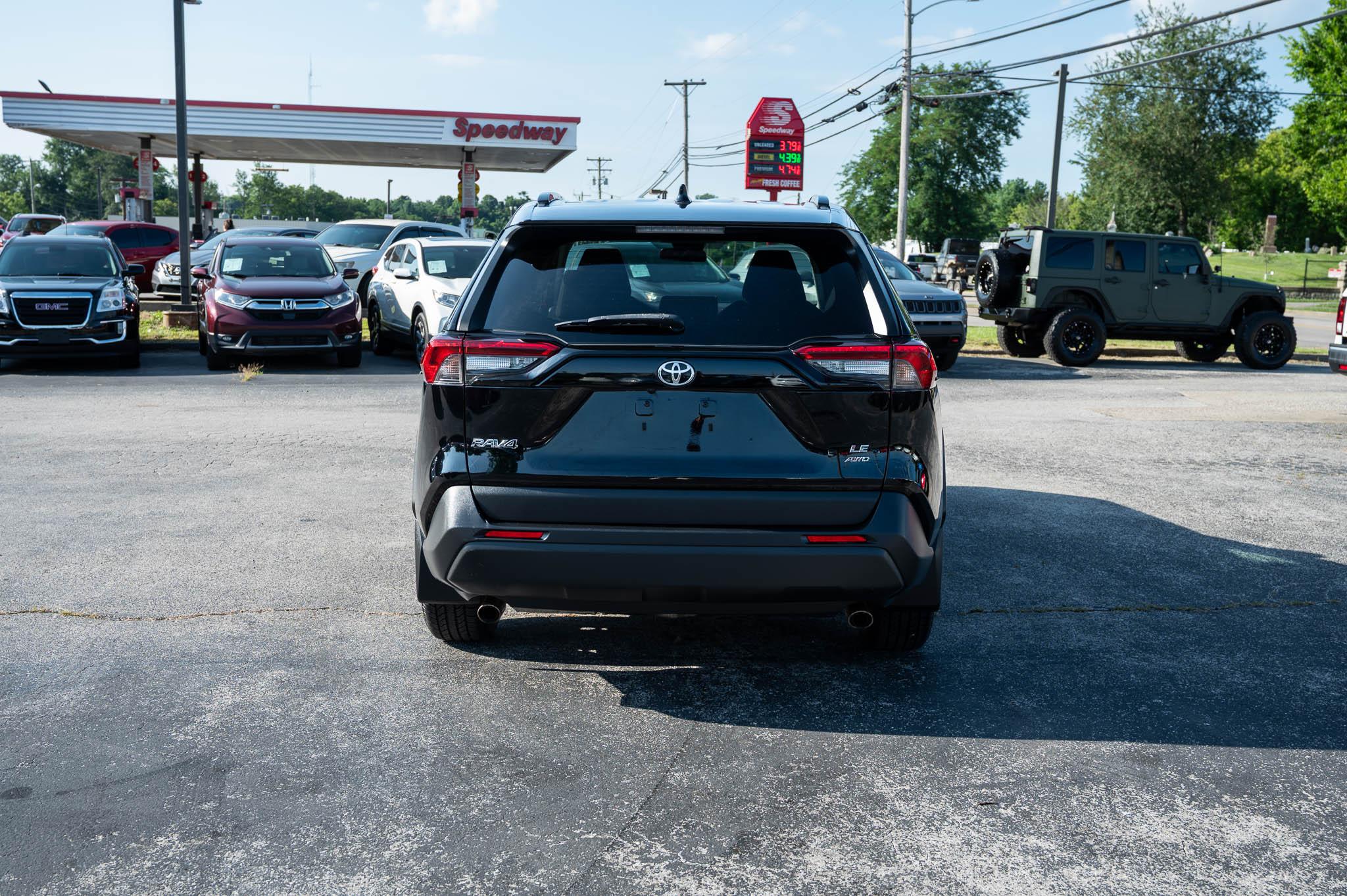 Toyota RAV4 LE AWD 2019