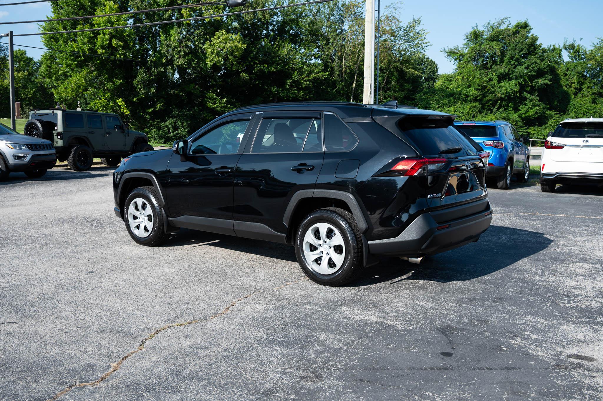 Toyota RAV4 LE AWD 2019